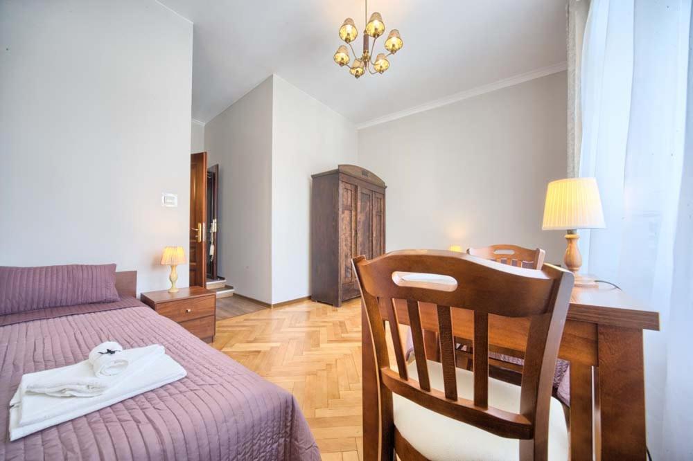 Deluxe Double or Twin Room - Photo 5