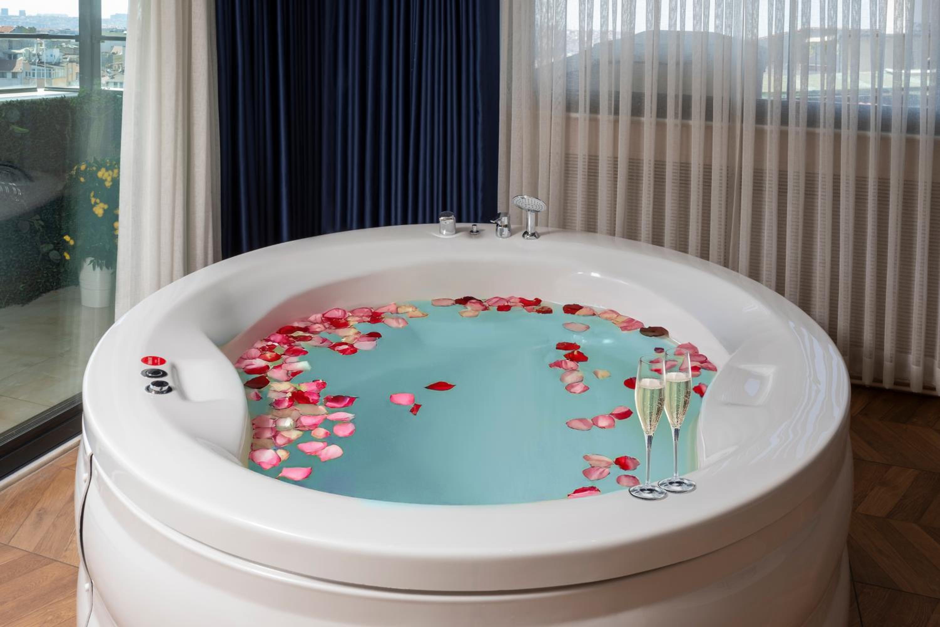 Terrace suites with Jakuzzi  photo 3