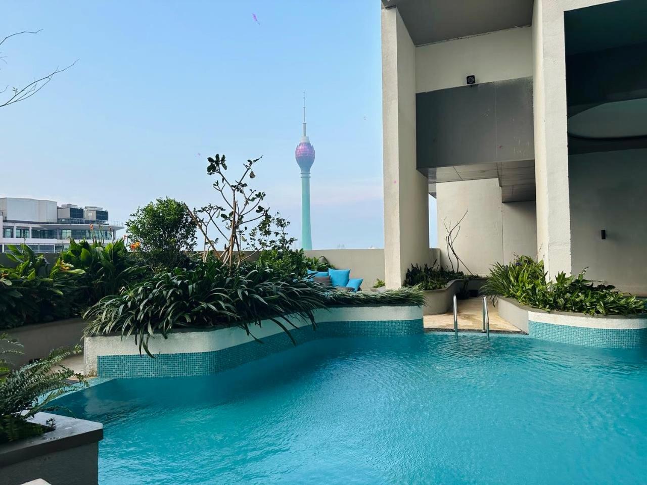 Two-Bedroom Deluxe Apartment with Balcony