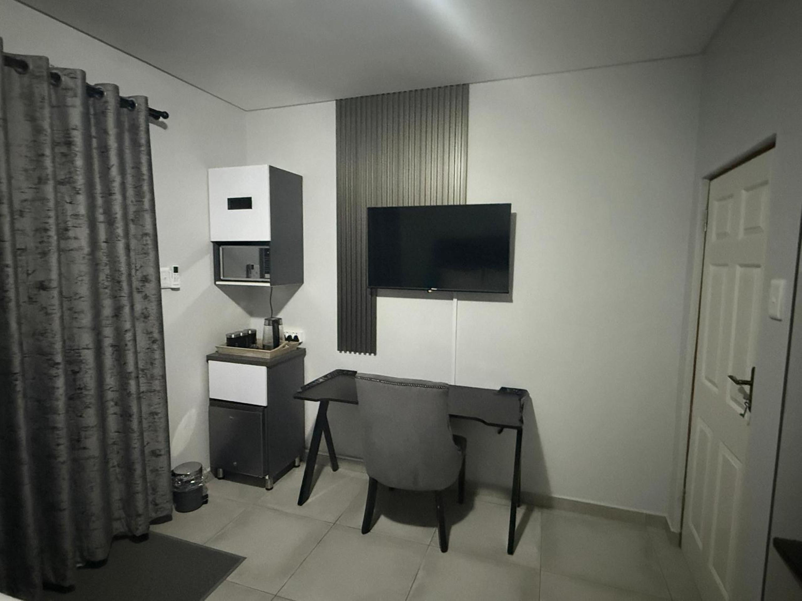 Budget Double Room photo 3