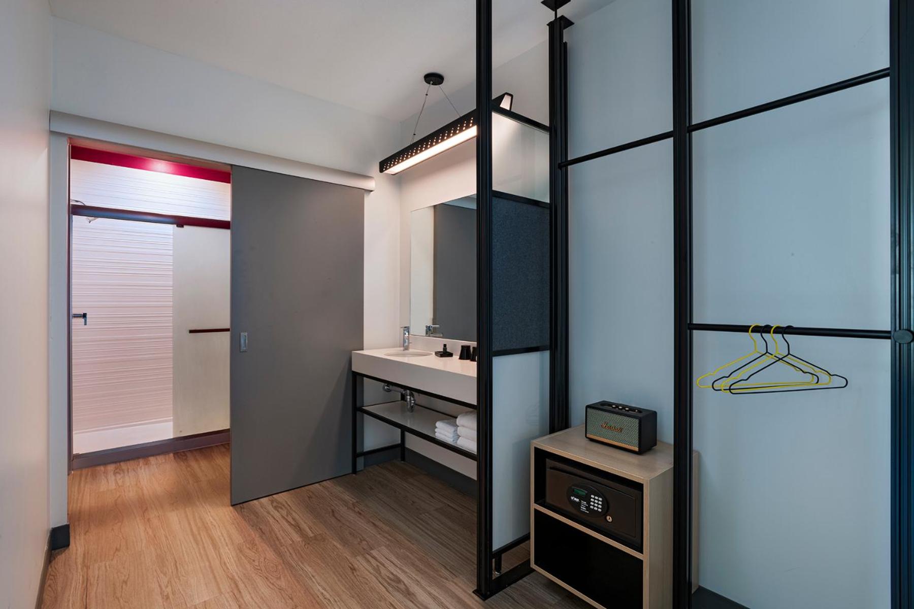 Aloft, Suite, 1 King photo 3