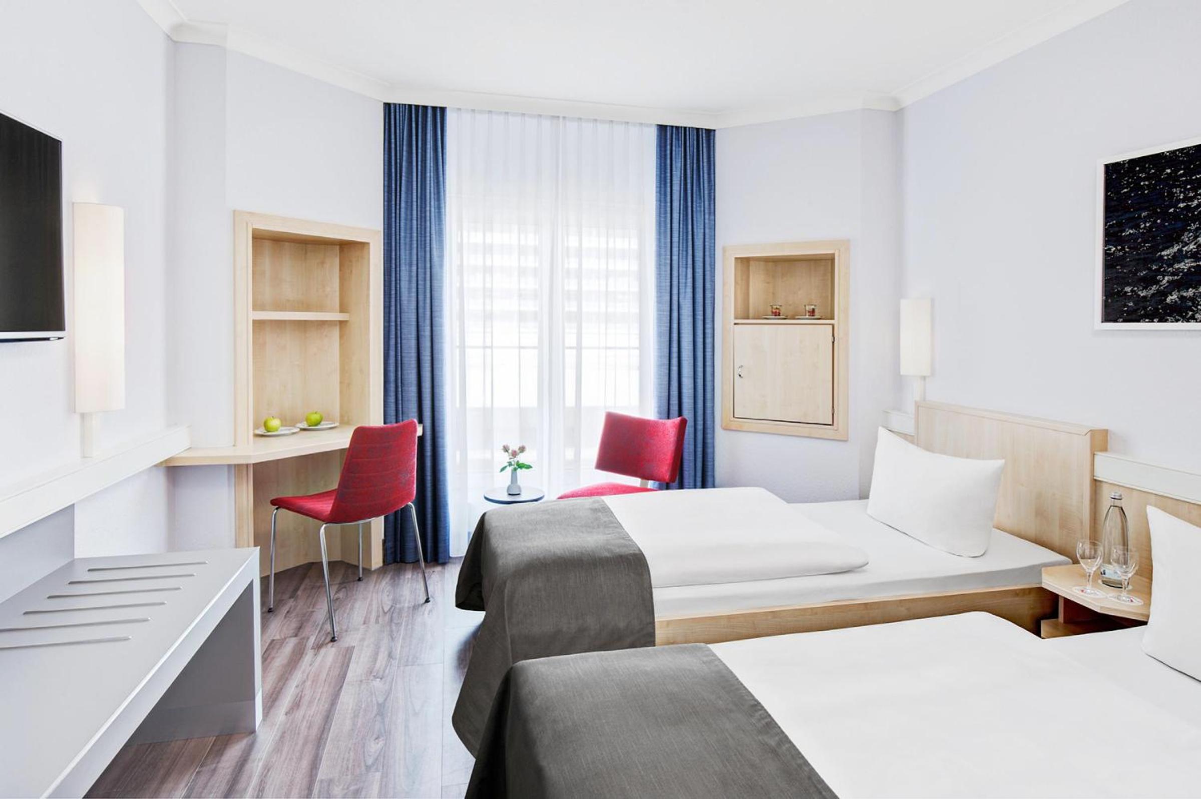 Business Twin Room - Photo 1