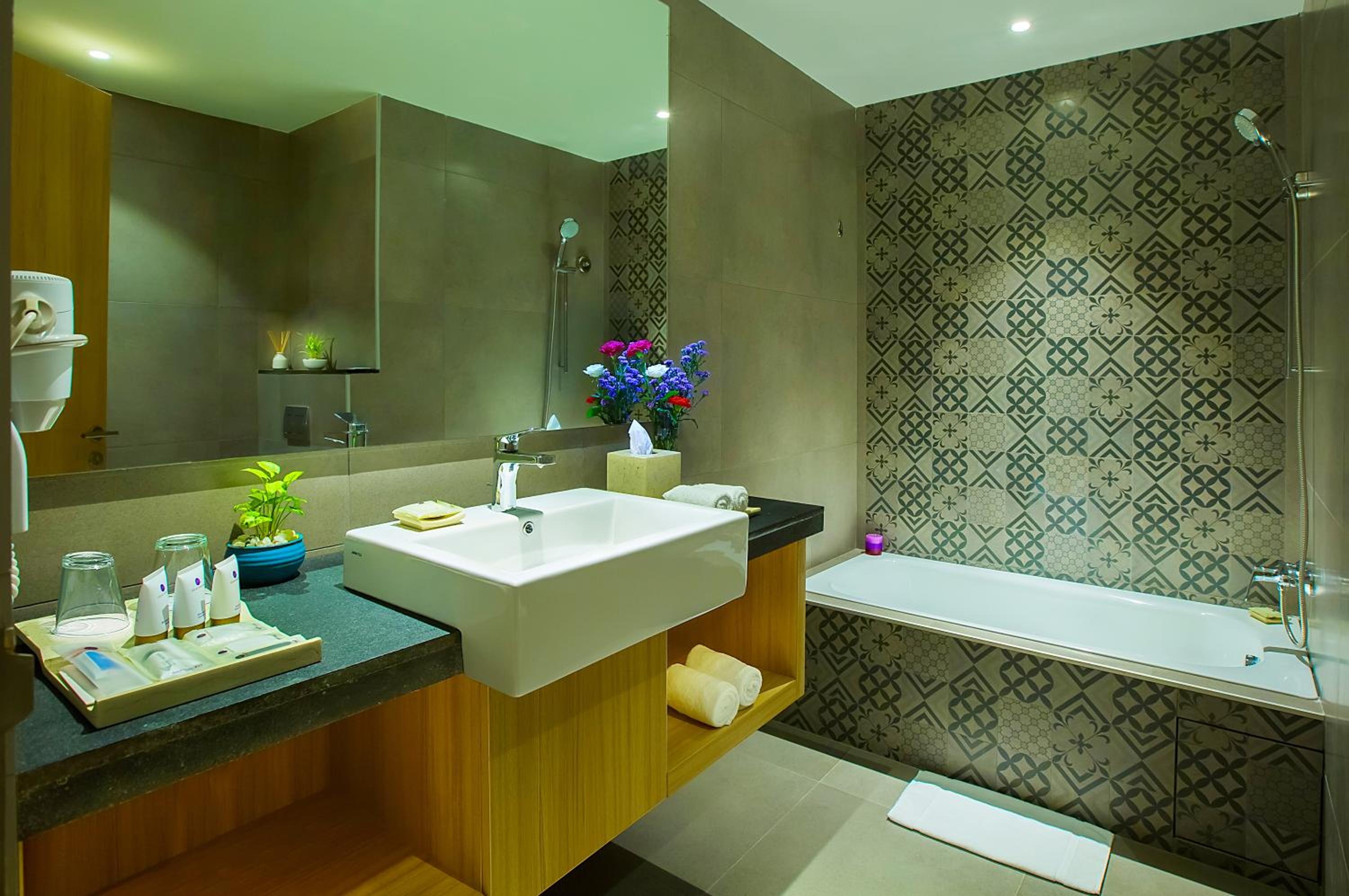 Heritage Suite with Complimentary Indian afternoon Tea @Alfresco ,20% off on Food & Soft Beverage & SPA, Early Check-in & Late Check-out (Subject to Availability) and Happy Hours 1+1 on IMFL at Silk Bar/Galleria - Photo 2