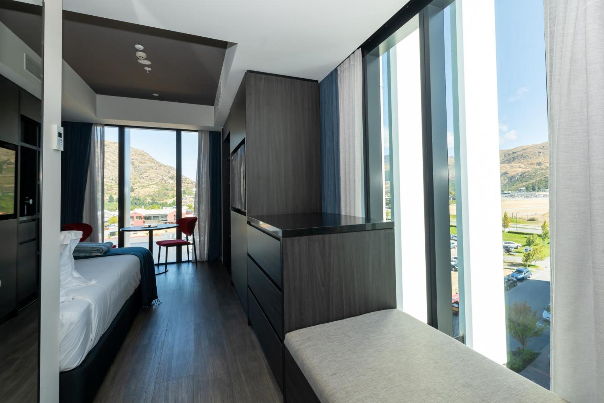 One-Bedroom Suite with Daybed and Mountain View - Photo 12