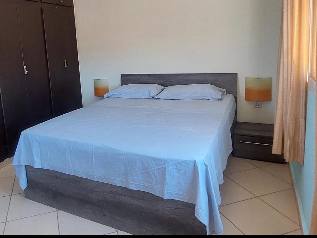One-Bedroom Apartment - Photo 2