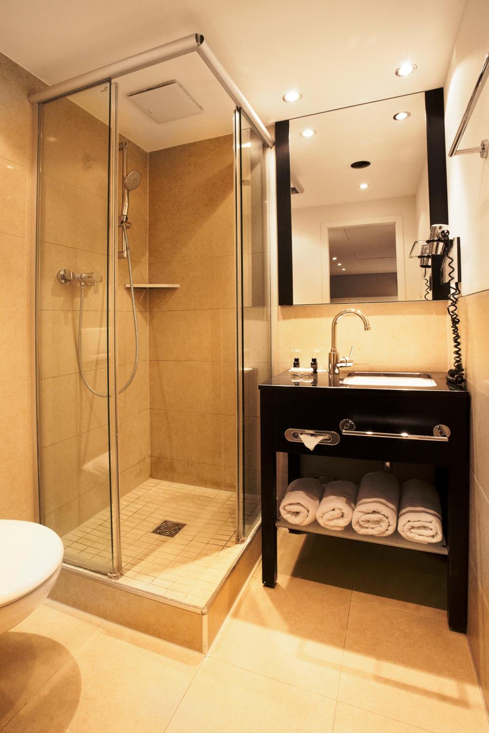 Double Room - Photo 6