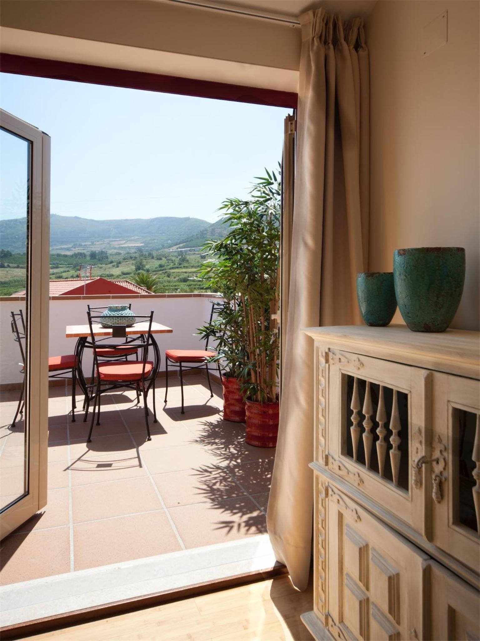 Suite with Panoramic Balcony photo 3