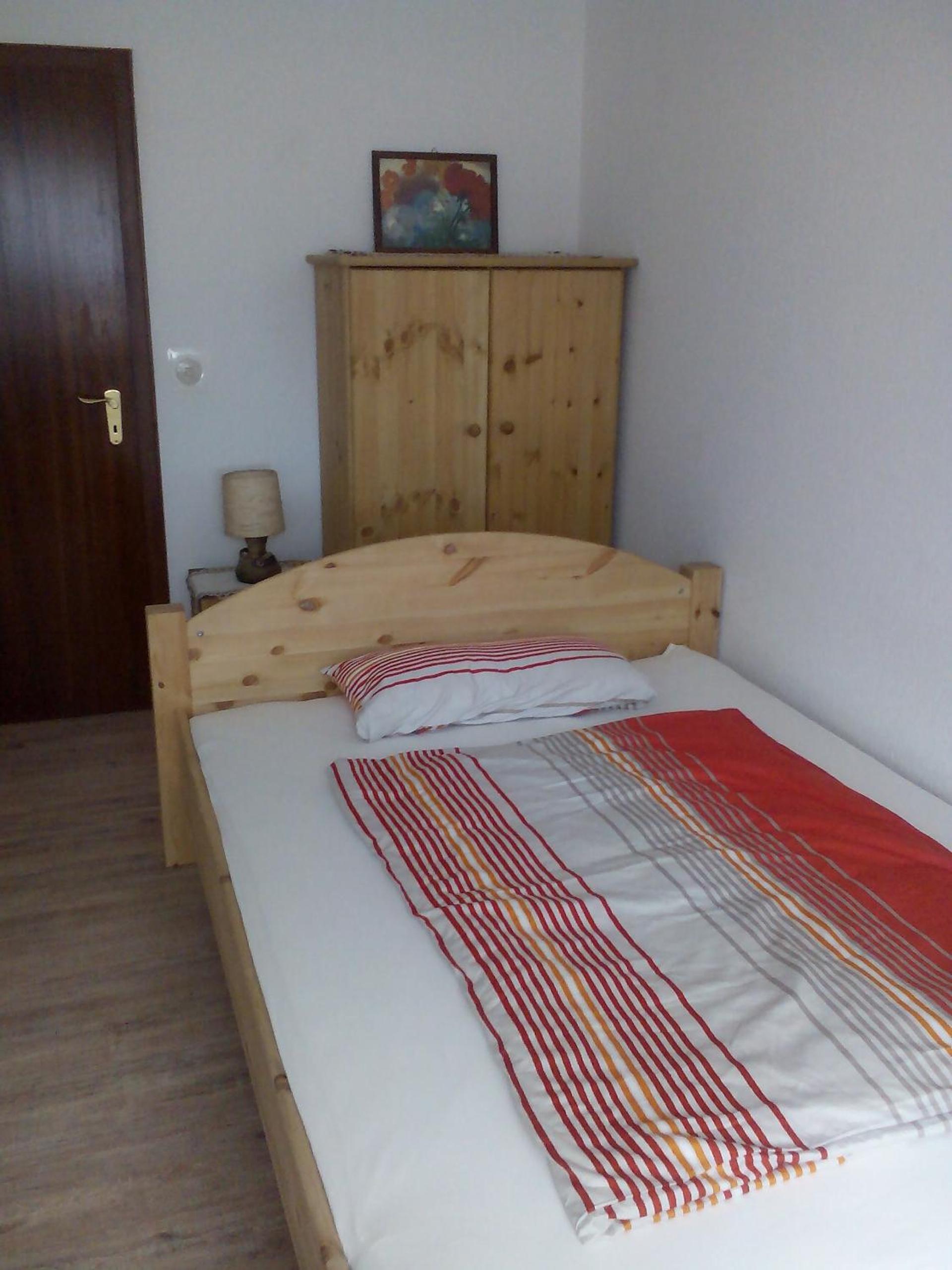 Single Room with Shared Bathroom photo 3