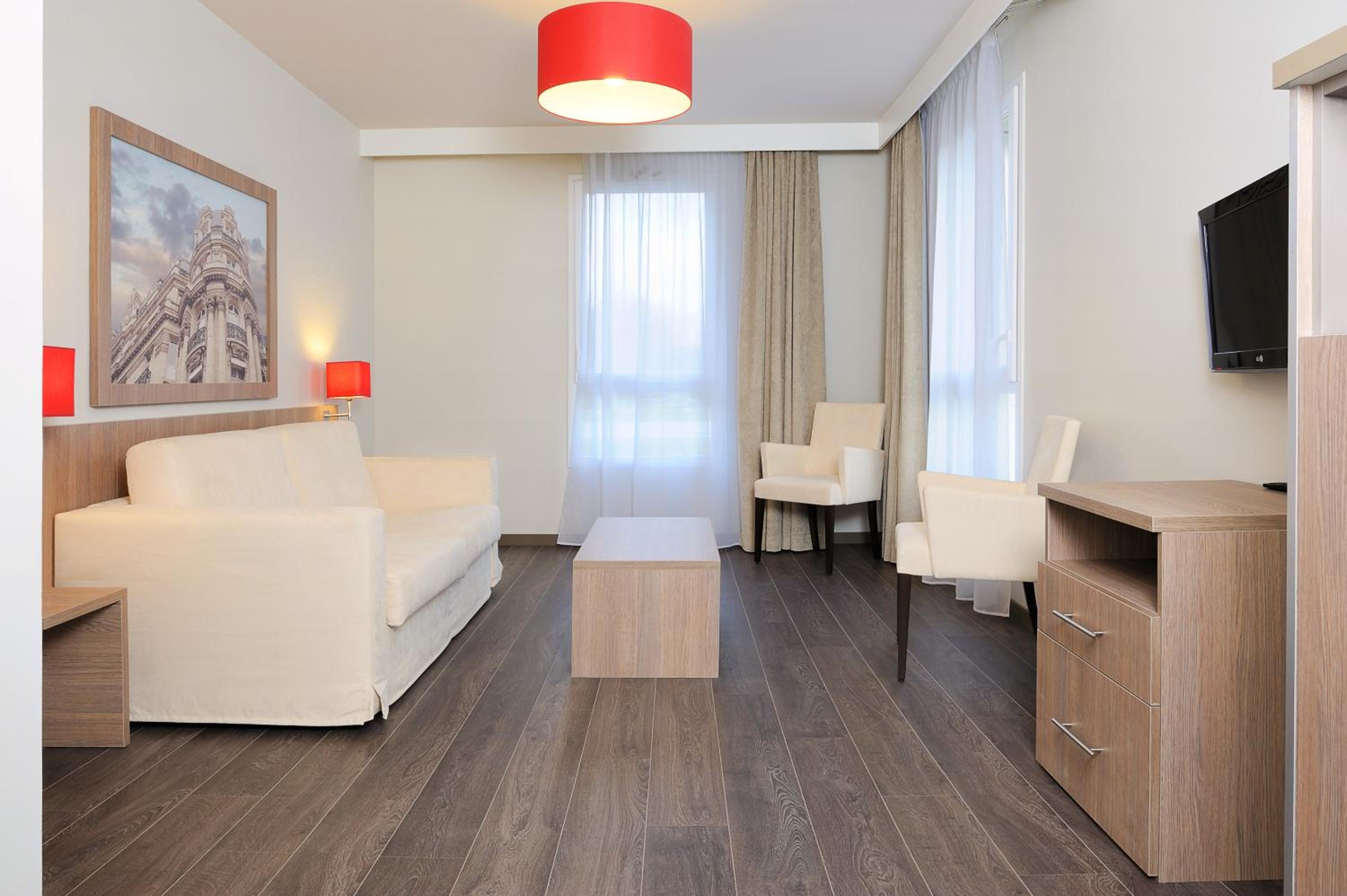 One-Bedroom Apartment (4 Adults) - Photo 3