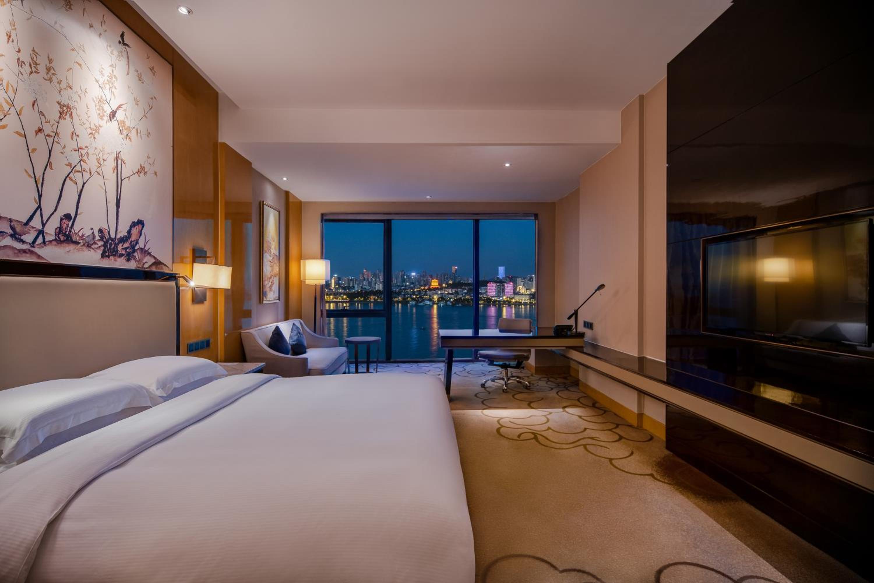 Premier King Room with River View