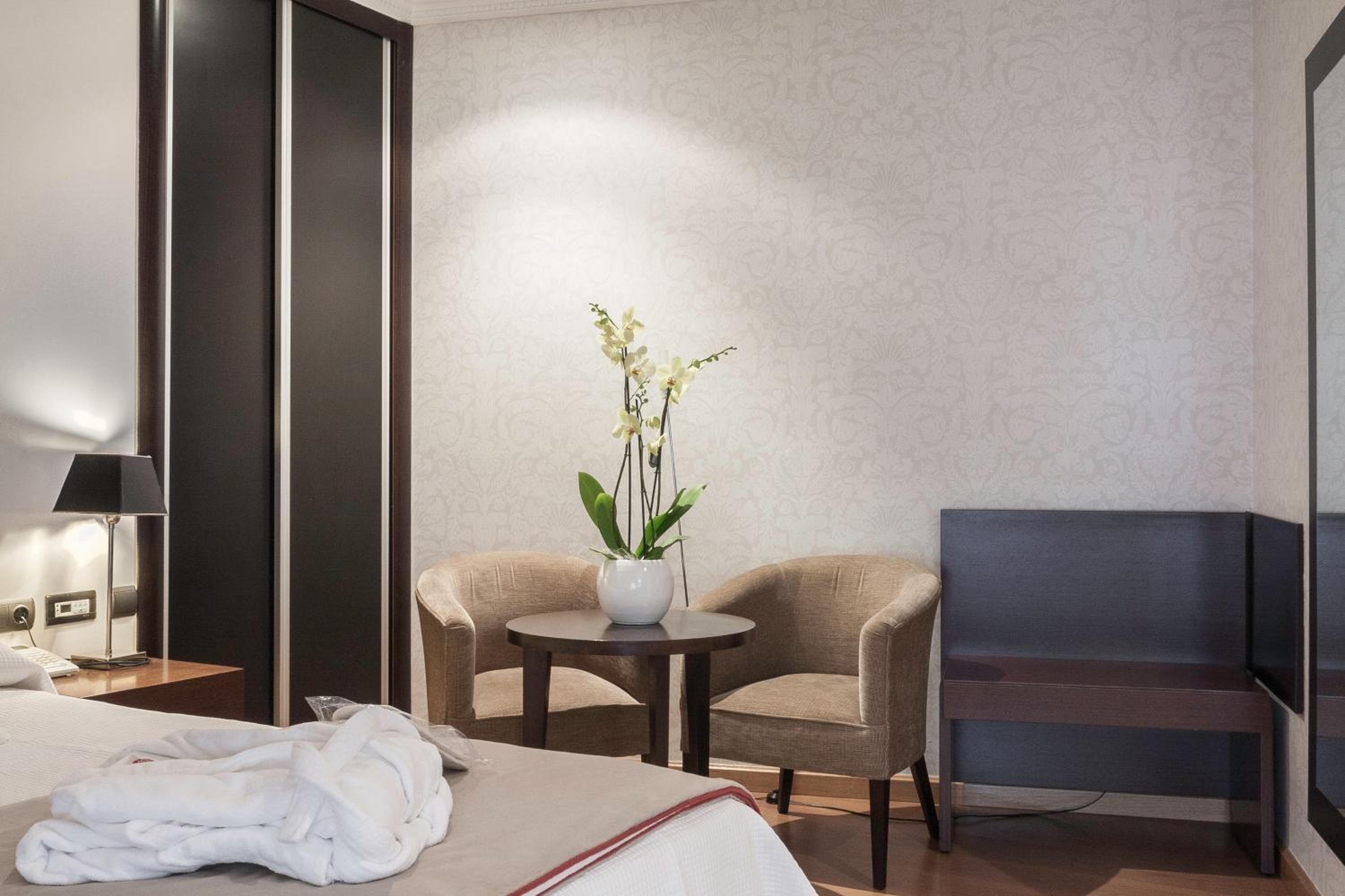 Deluxe Double Room with Spa Bath  - Photo 11