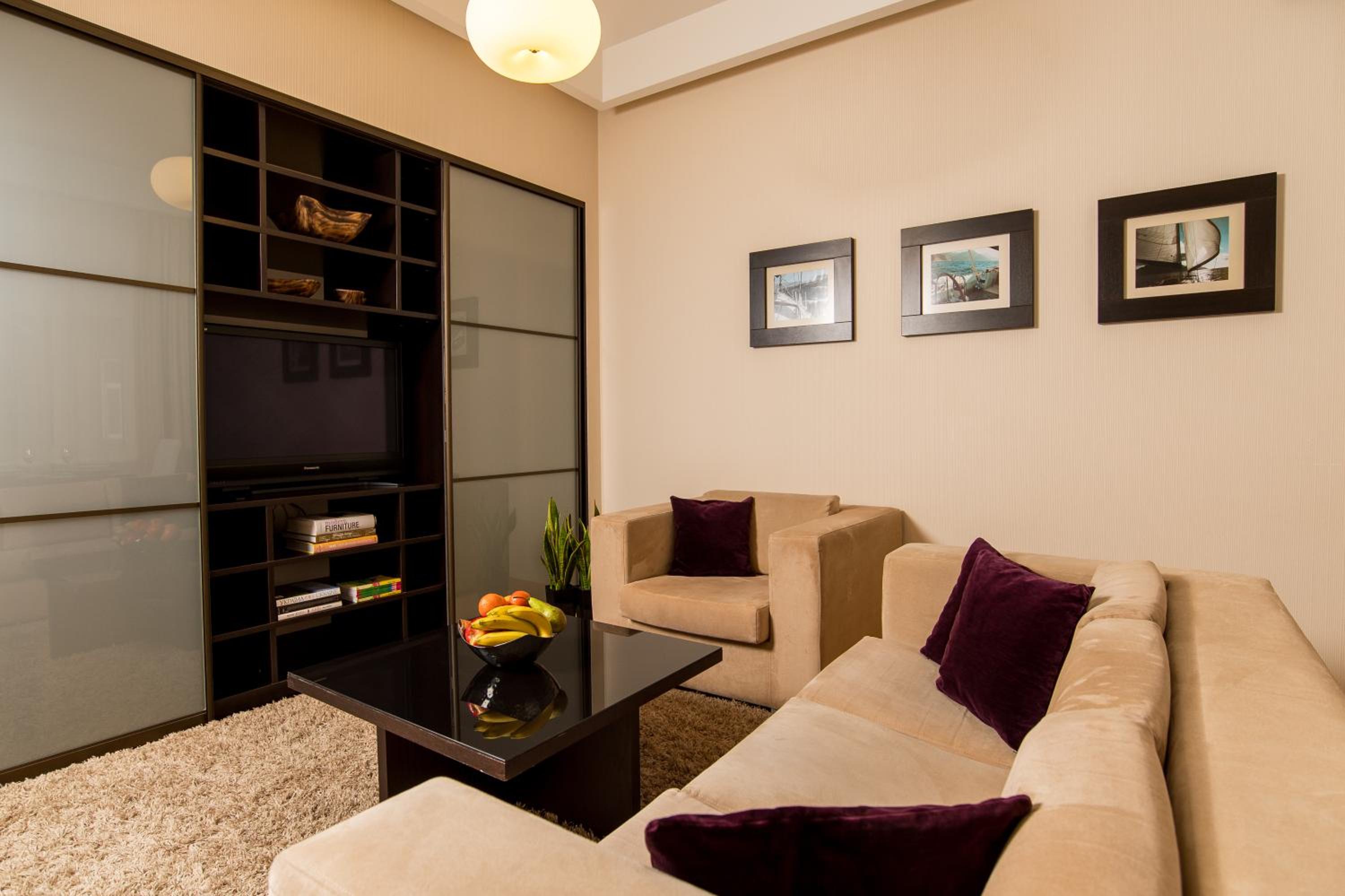 One-Bedroom Apartment photo 2