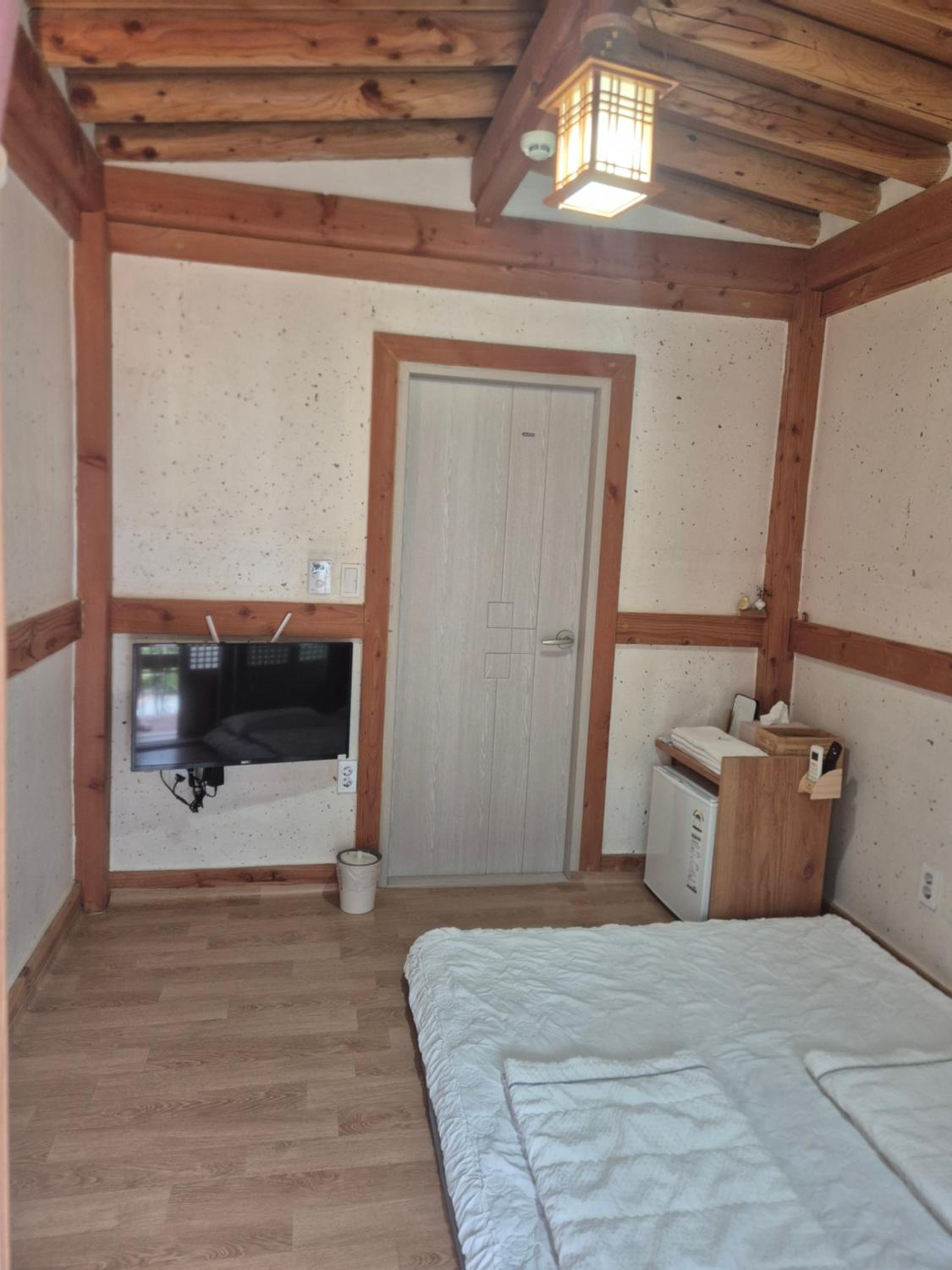 Double Room with Private Bathroom - Photo 1