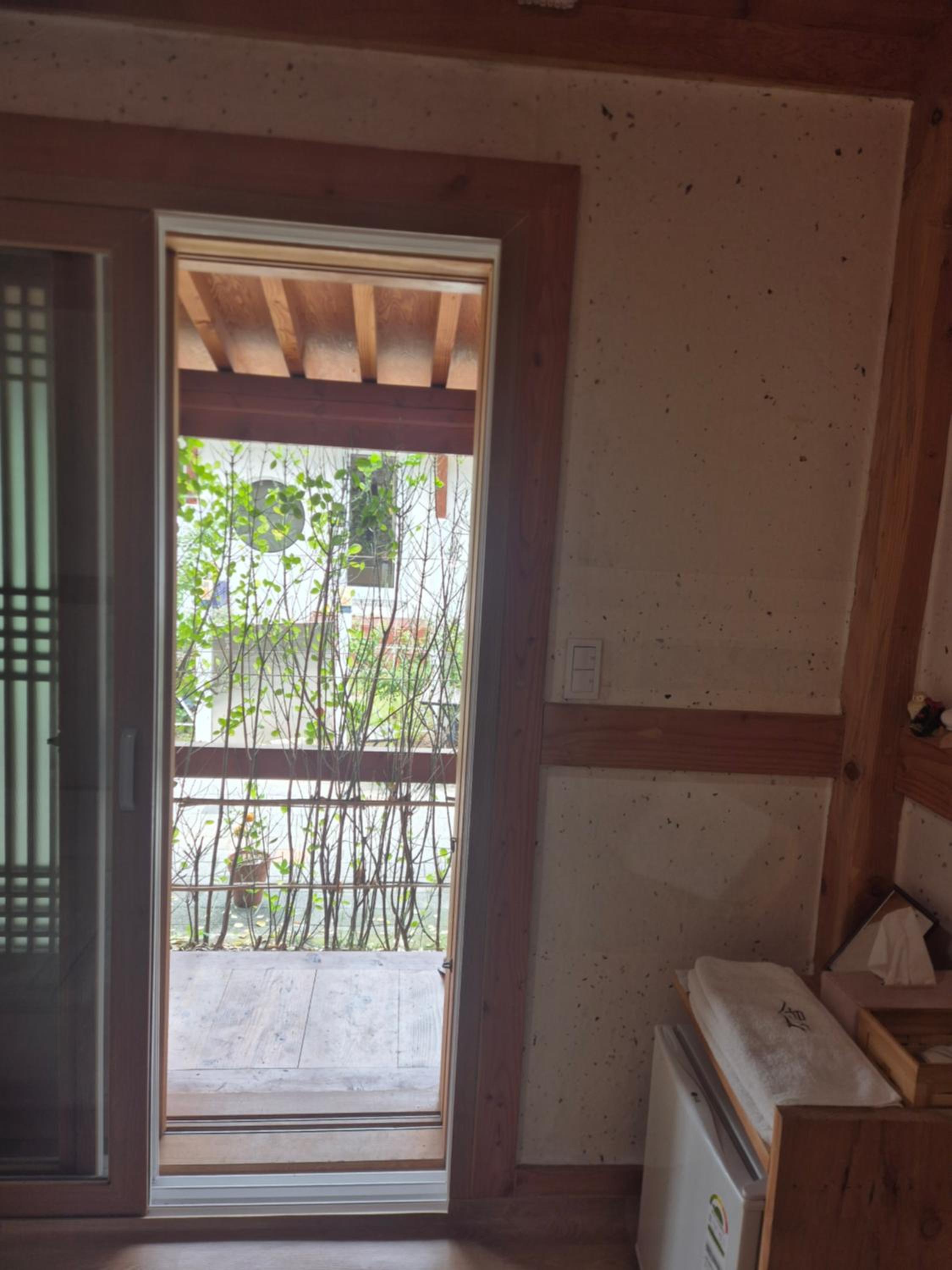 Double Room with Private Bathroom - Photo 3