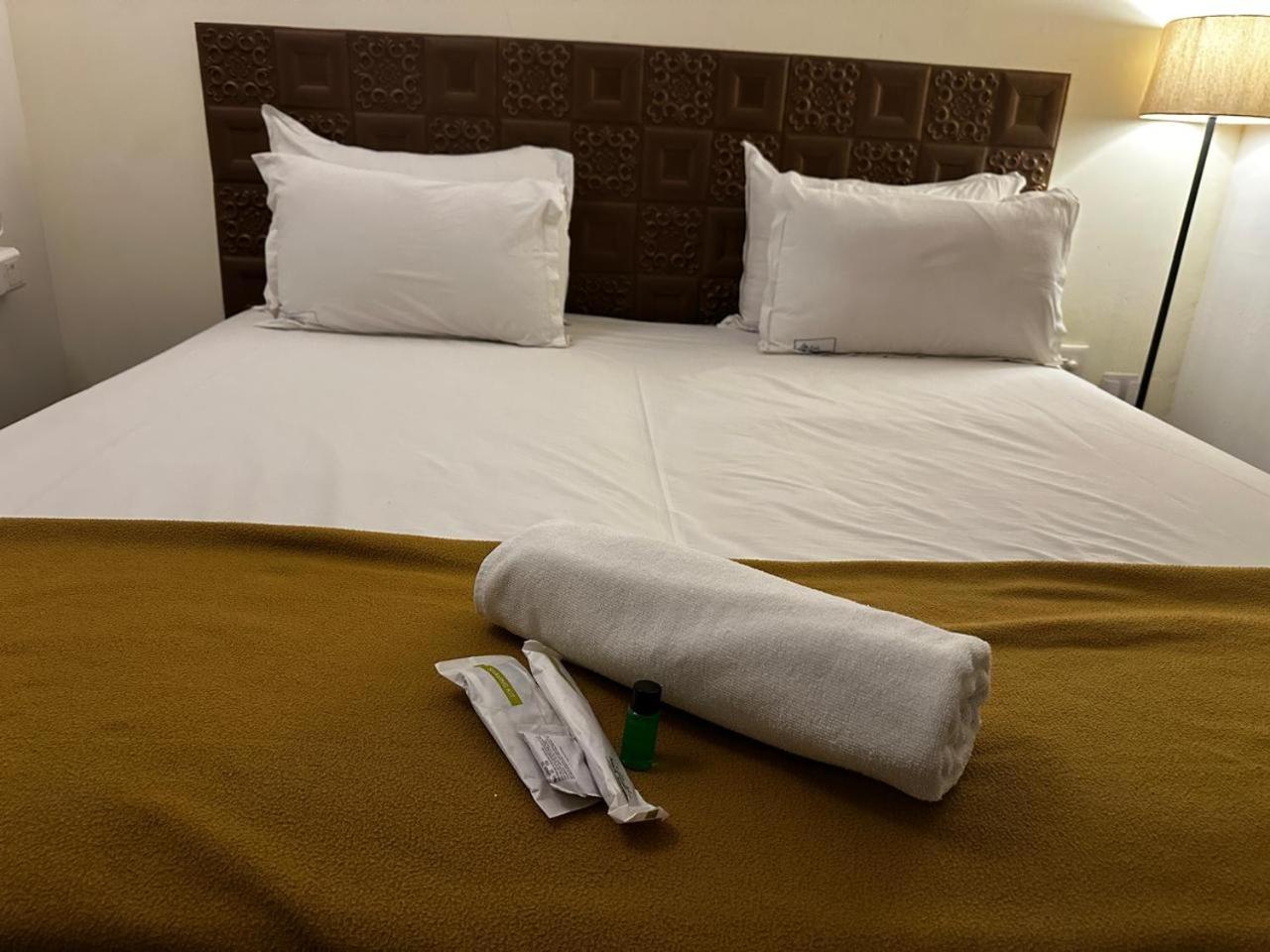 Deluxe Double Room (2 Adults + 1 Child)