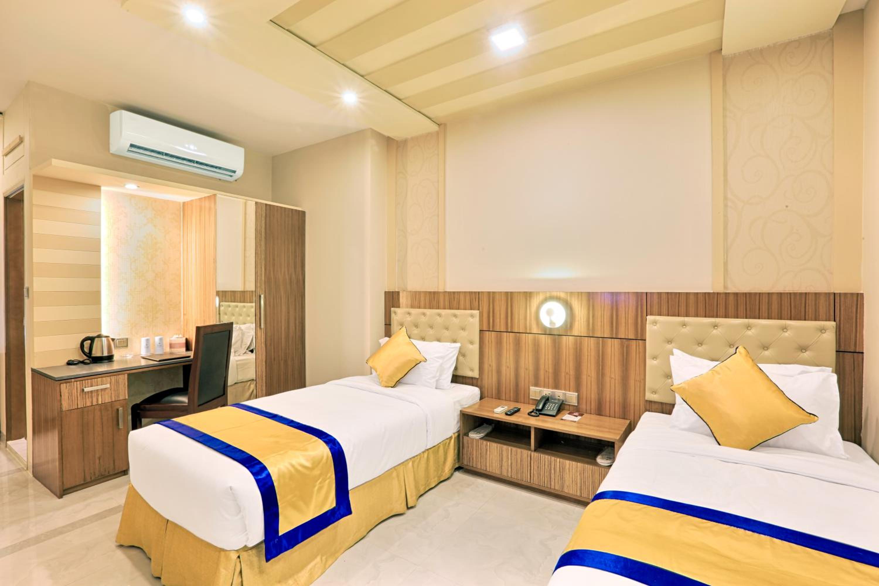 Deluxe Twin Room photo 3