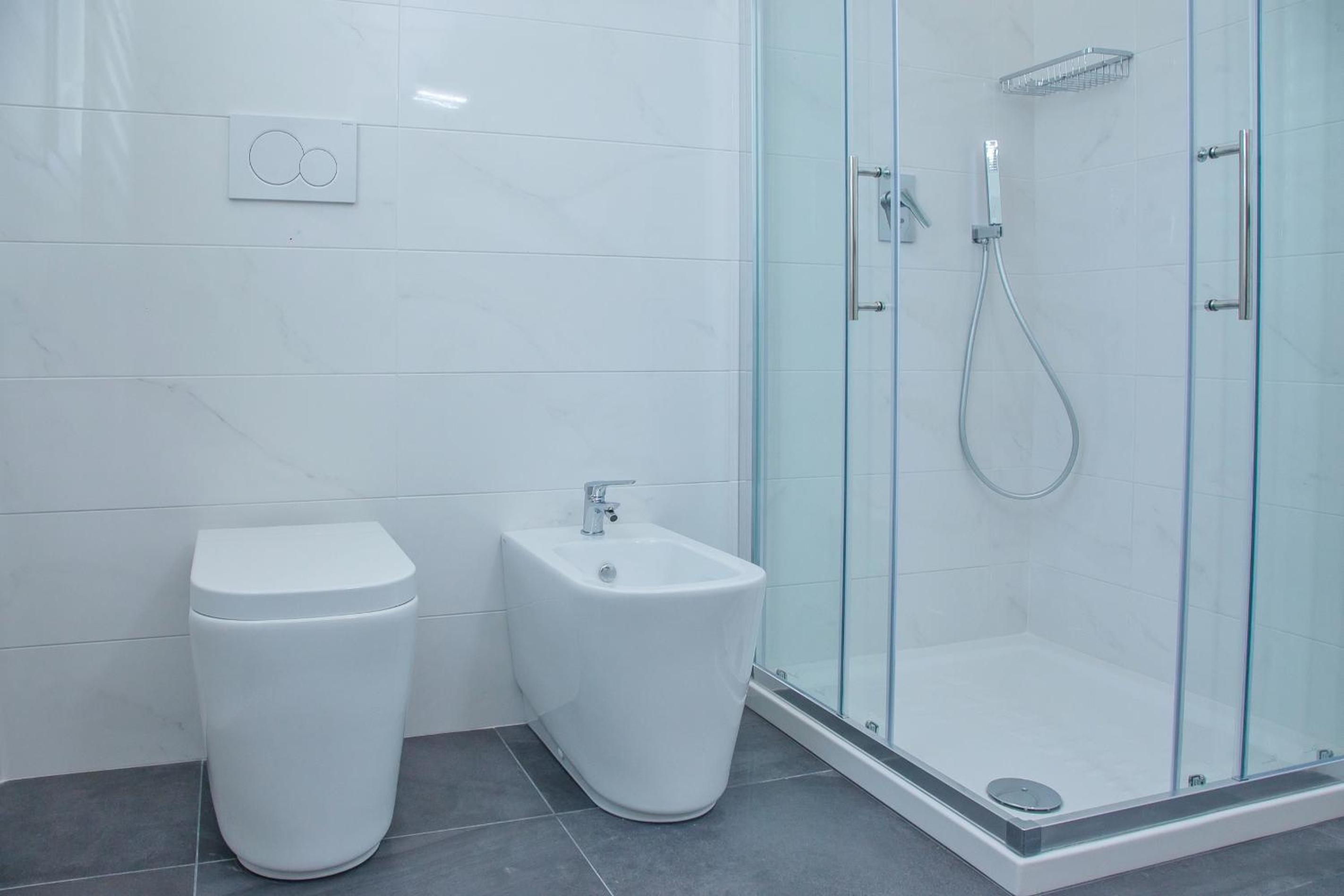 Double Room with Private Bathroom - Photo 11