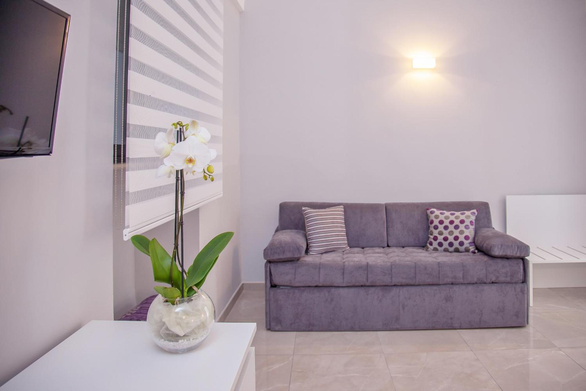 Double Room with Private Bathroom - Photo 10
