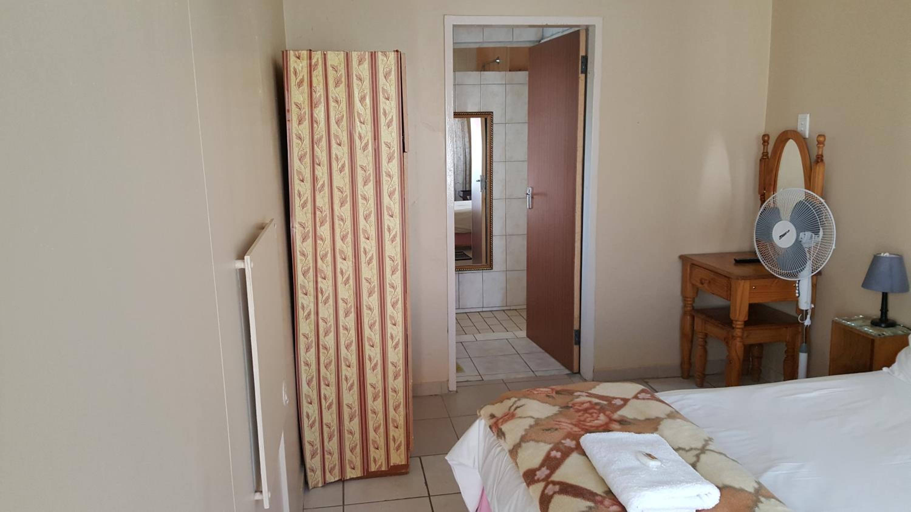Apartment with Balcony - Photo 7