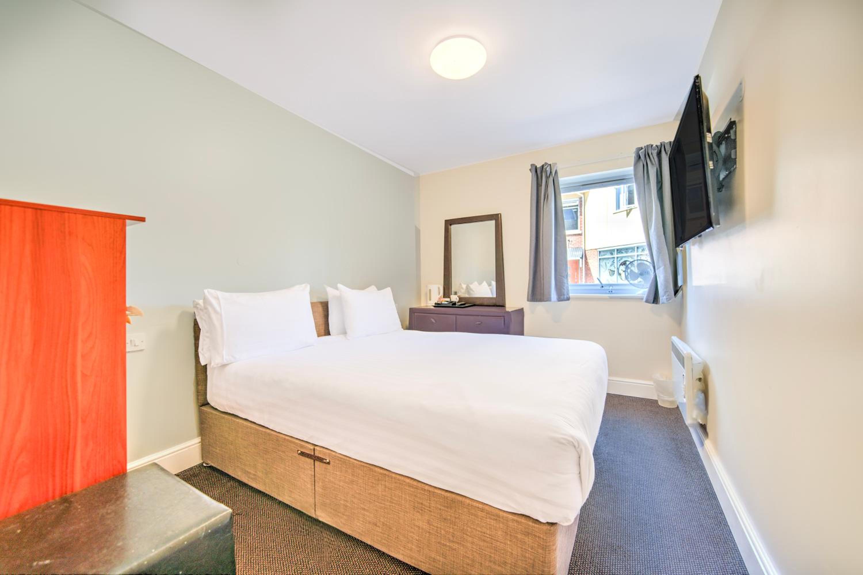 Deluxe Double Room - Photo 9