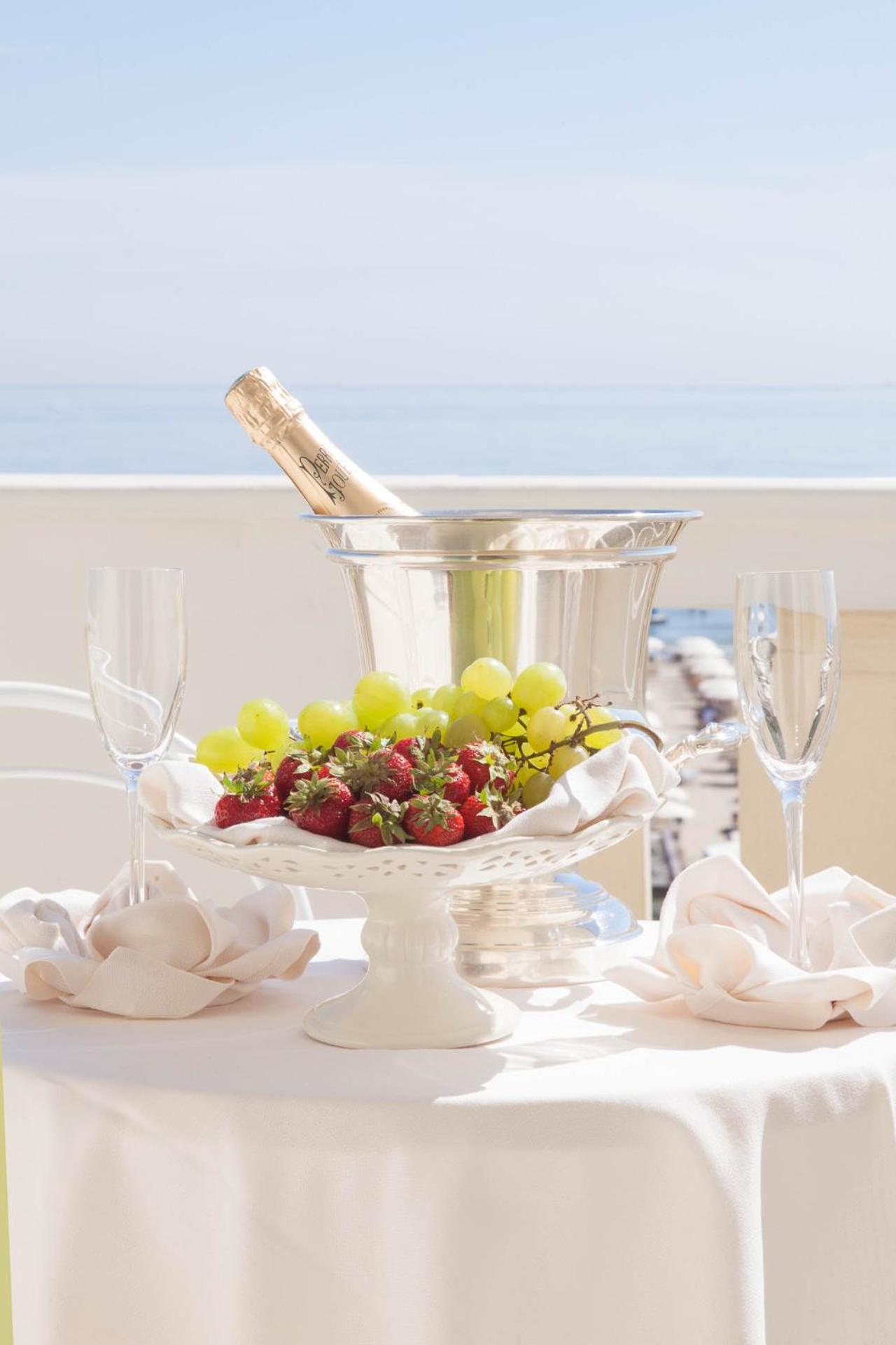 Superior Double or Twin Room with Sea View photo 2
