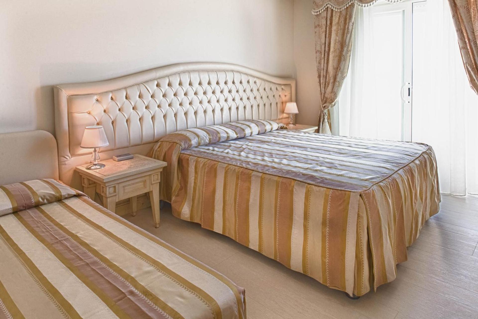Classic Large Room with Balcony photo 2