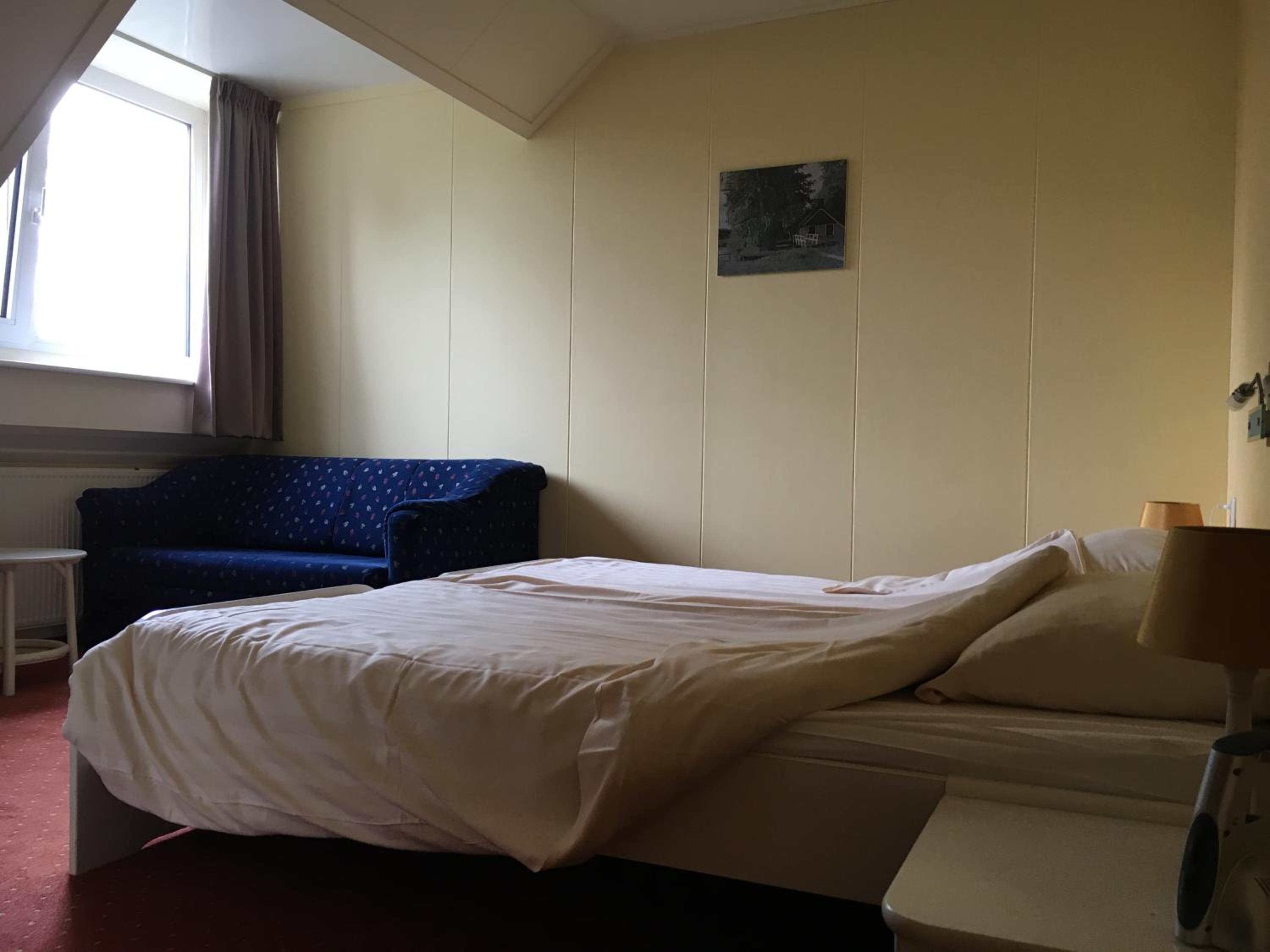 Standard Twin Room - Photo 1