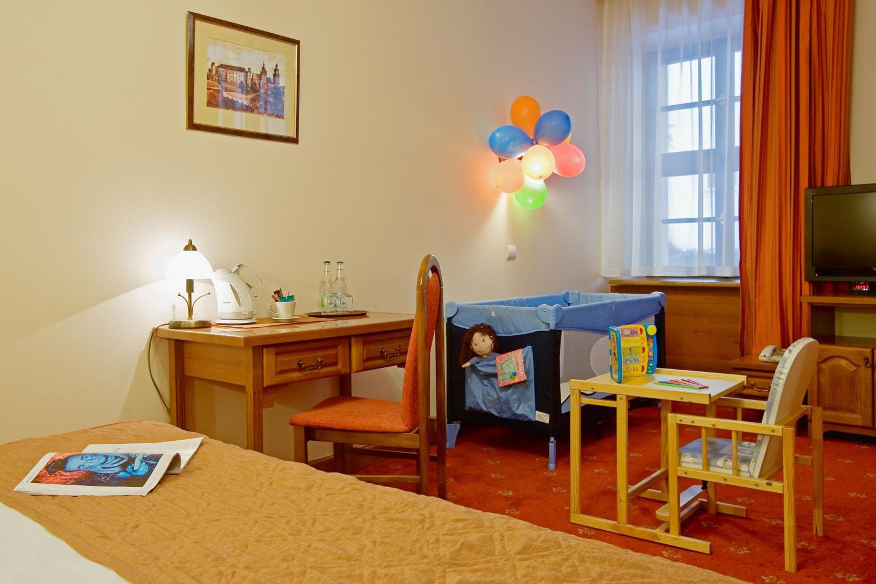 Family Room (2 Adults + 2 Children) photo 1