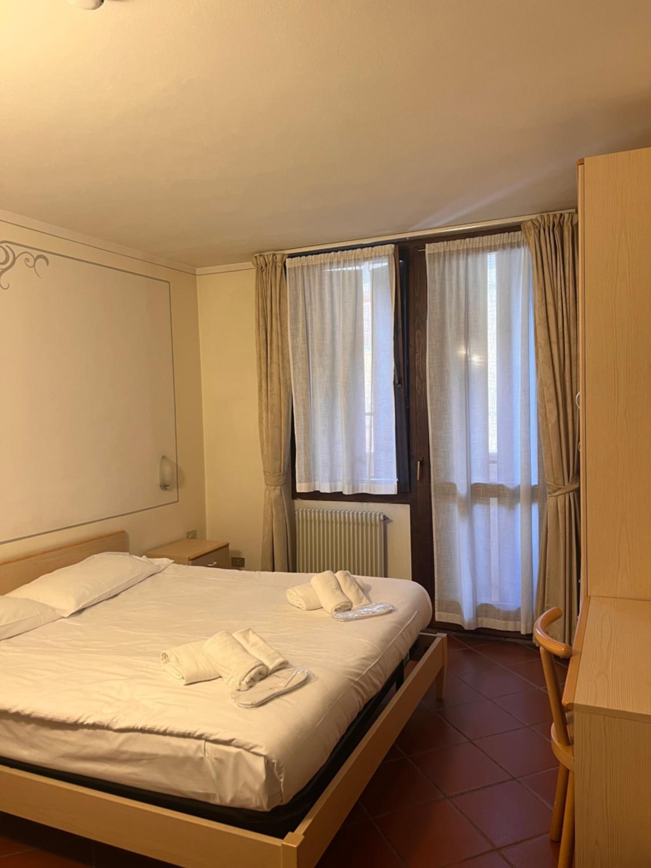 Standard Double or Twin Room - Photo 1