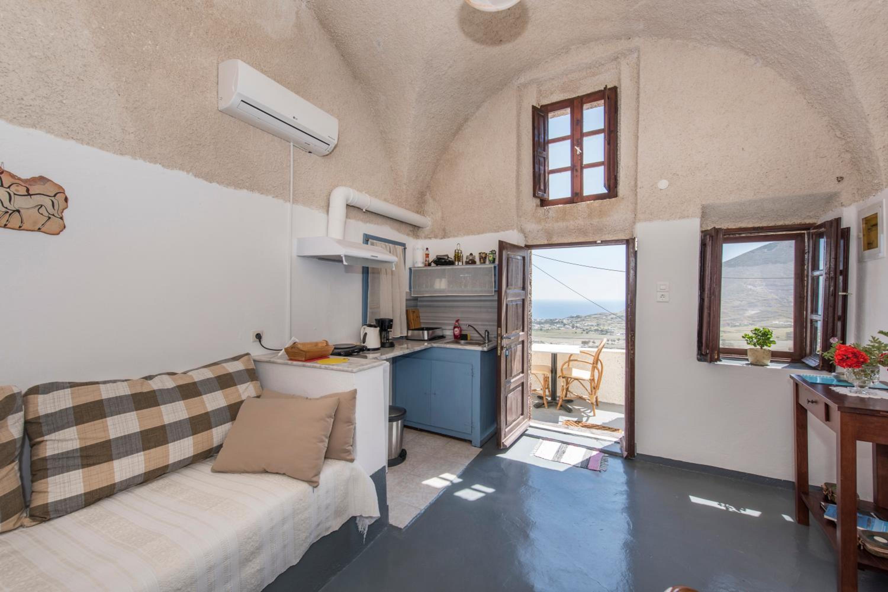 Cave House Efterpi photo 1