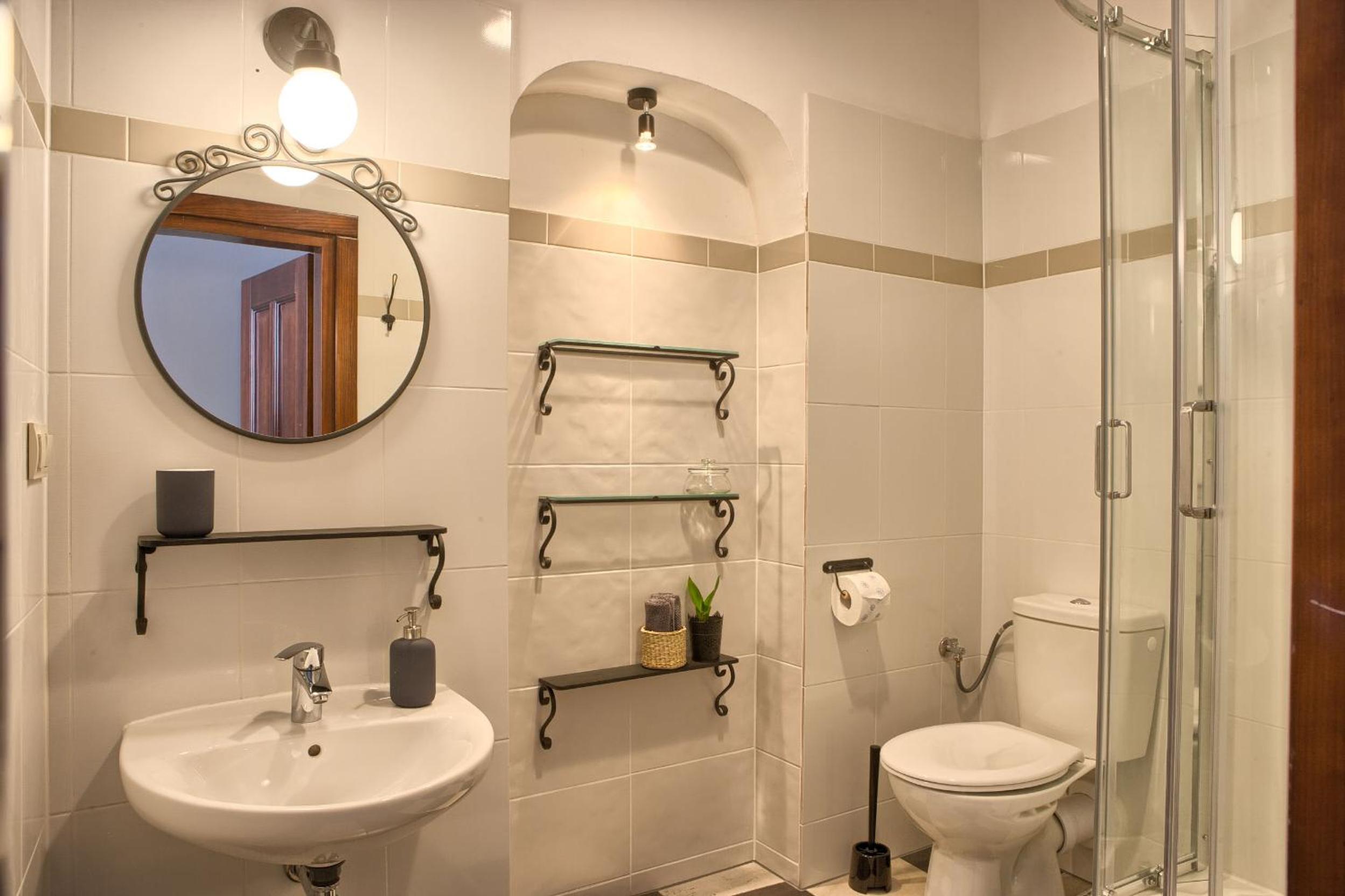 Deluxe Double or Twin Room - Photo 7