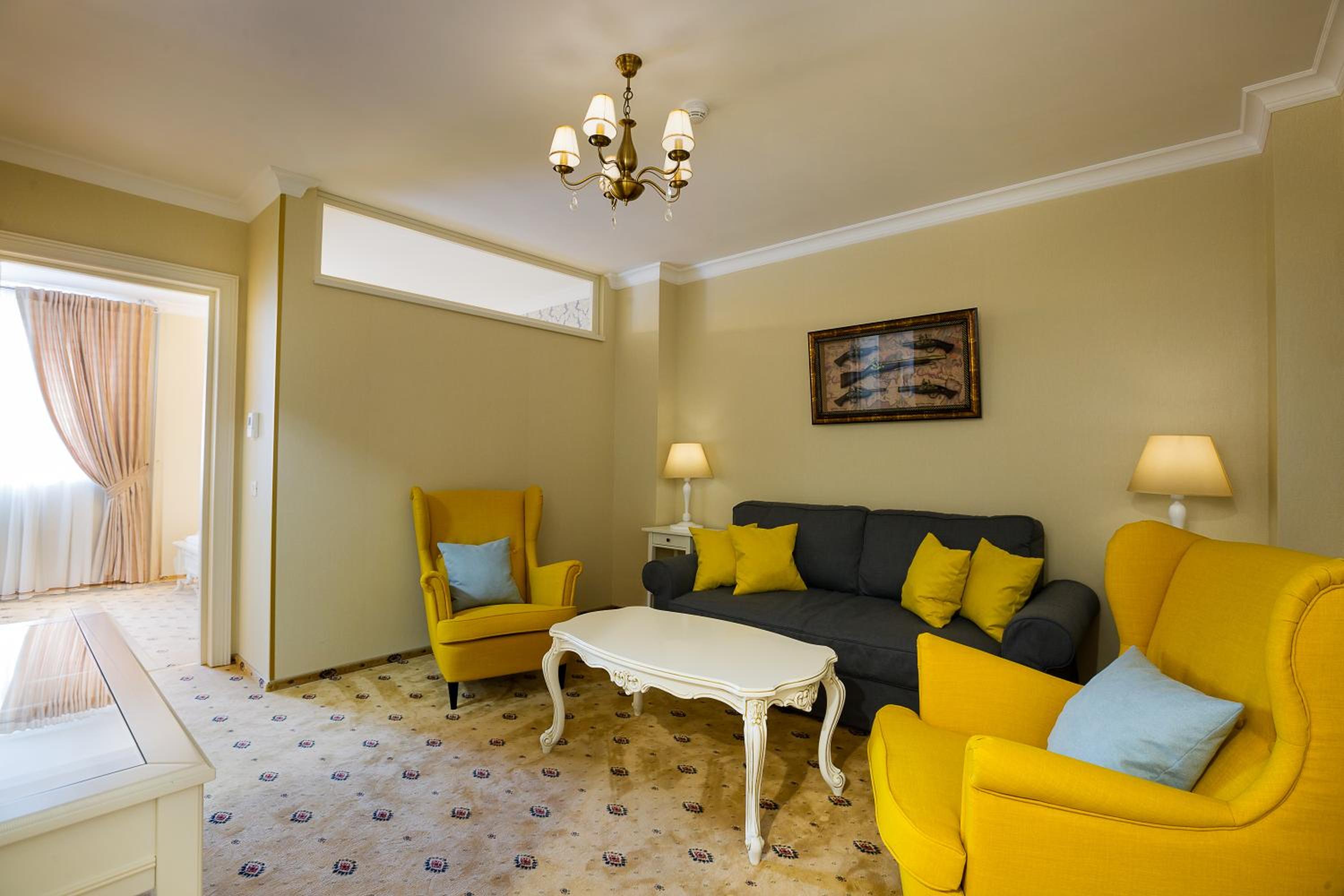 One-Bedroom Apartment - Photo 3