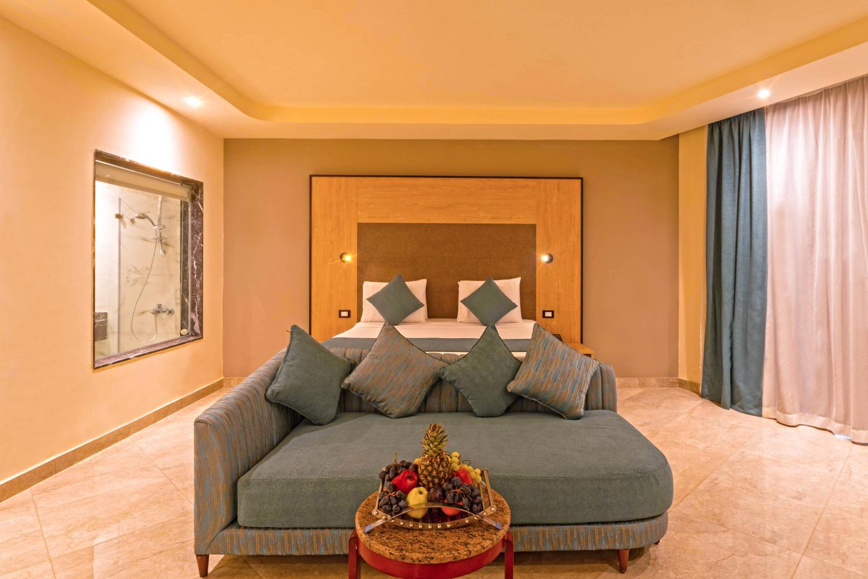 Deluxe Suite with Spa Bath