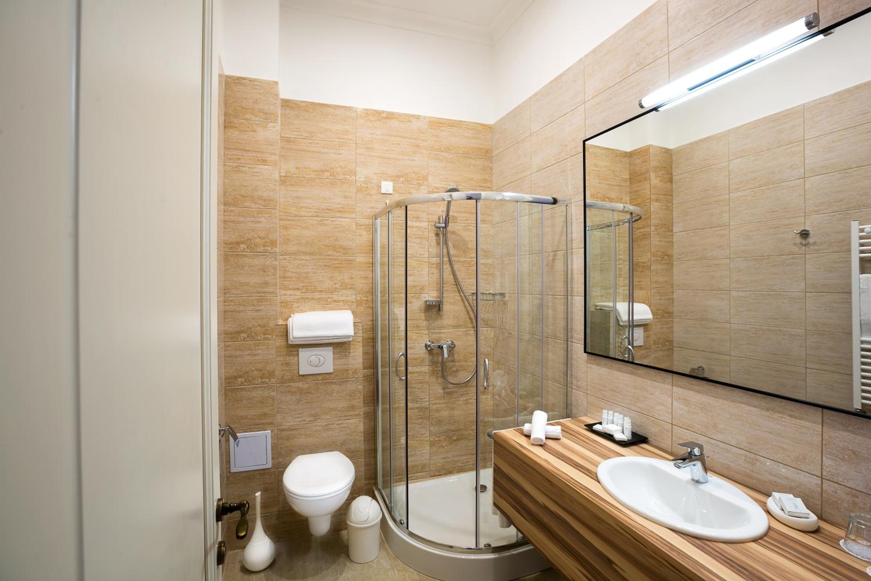 Twin Room - Photo 2
