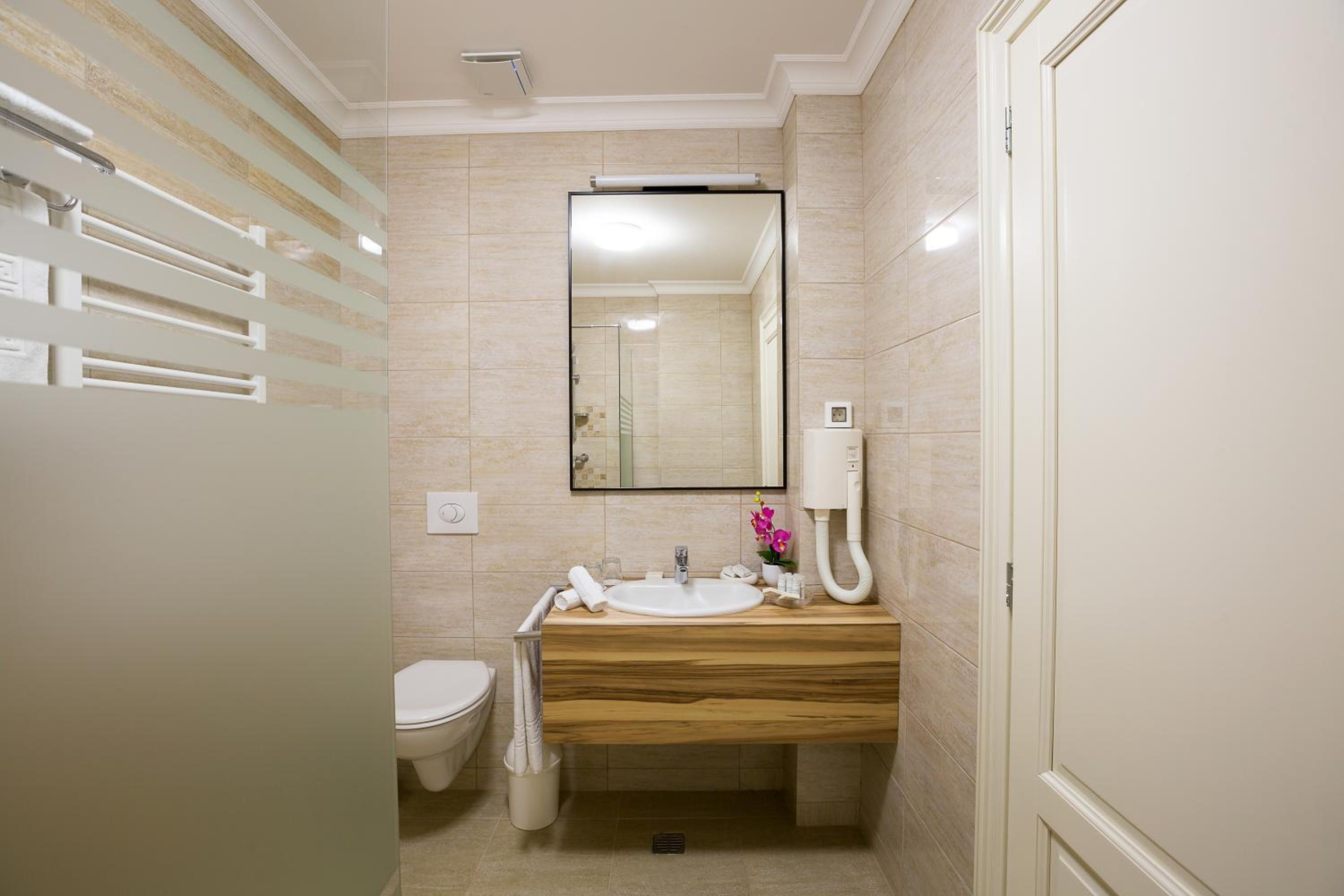 Standard Double Room - Photo 2