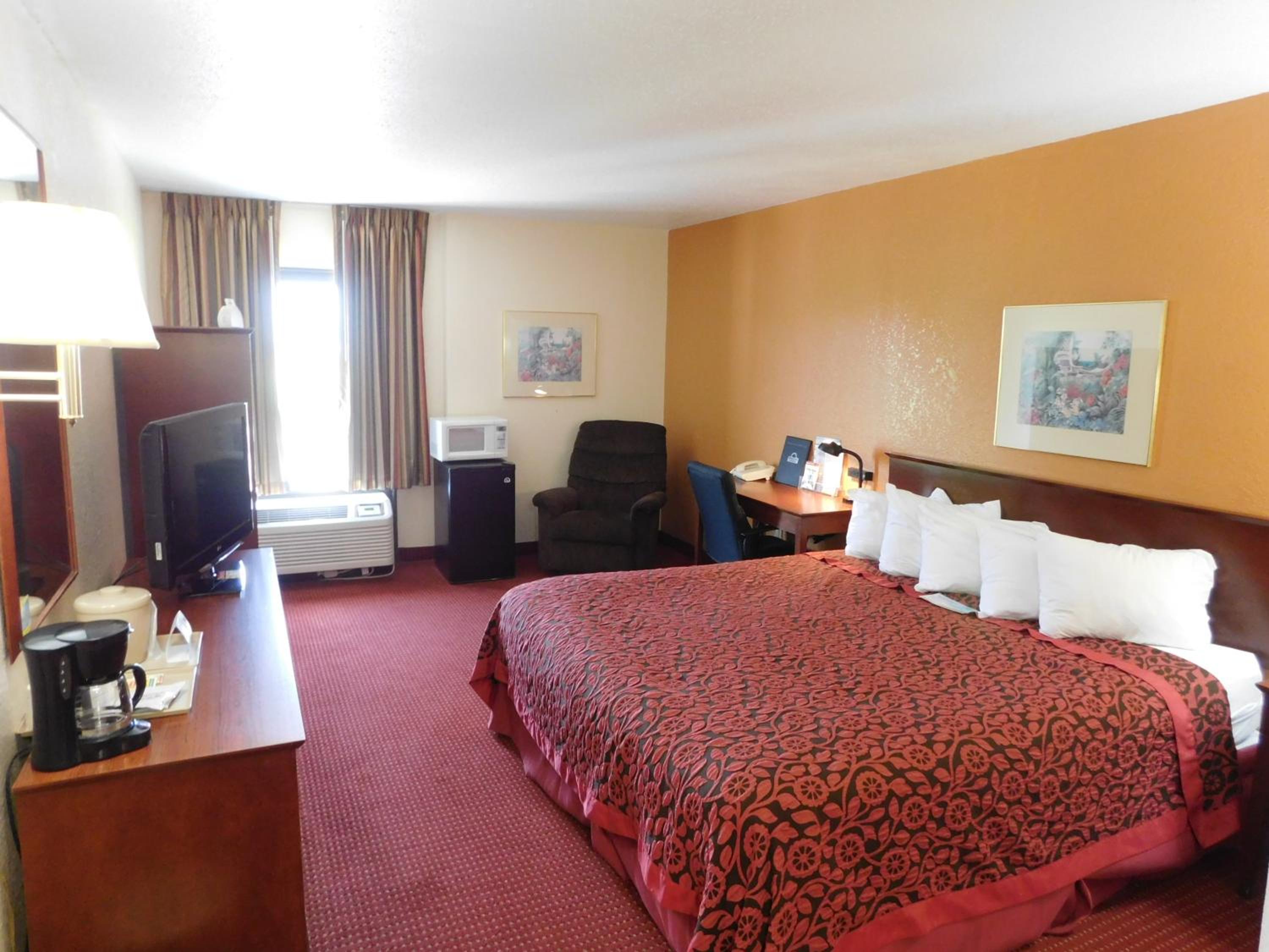 King Room - Non-Smoking - Photo 1