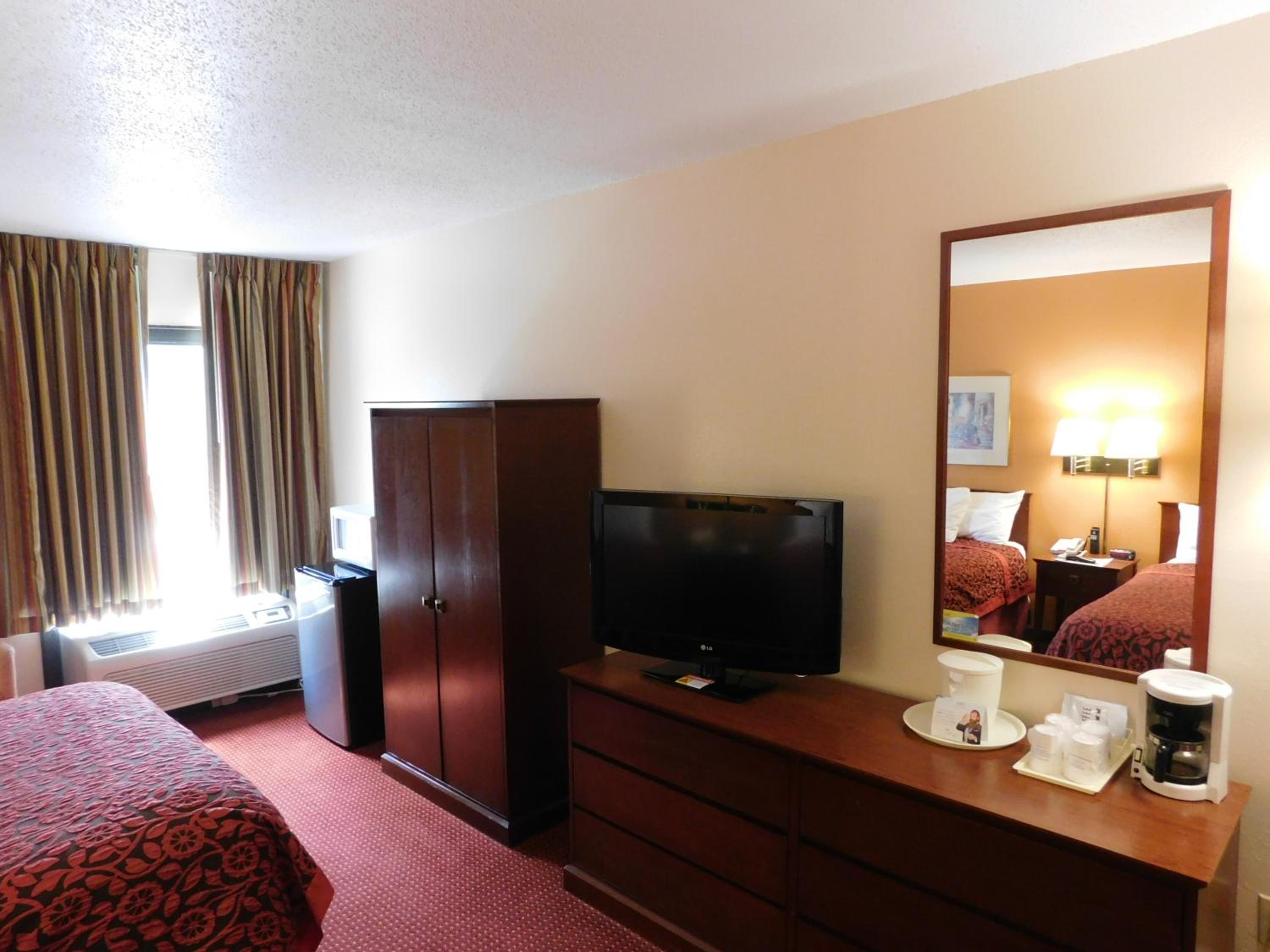 Deluxe Double Room with Two Double Beds - Non-Smoking - Photo 3
