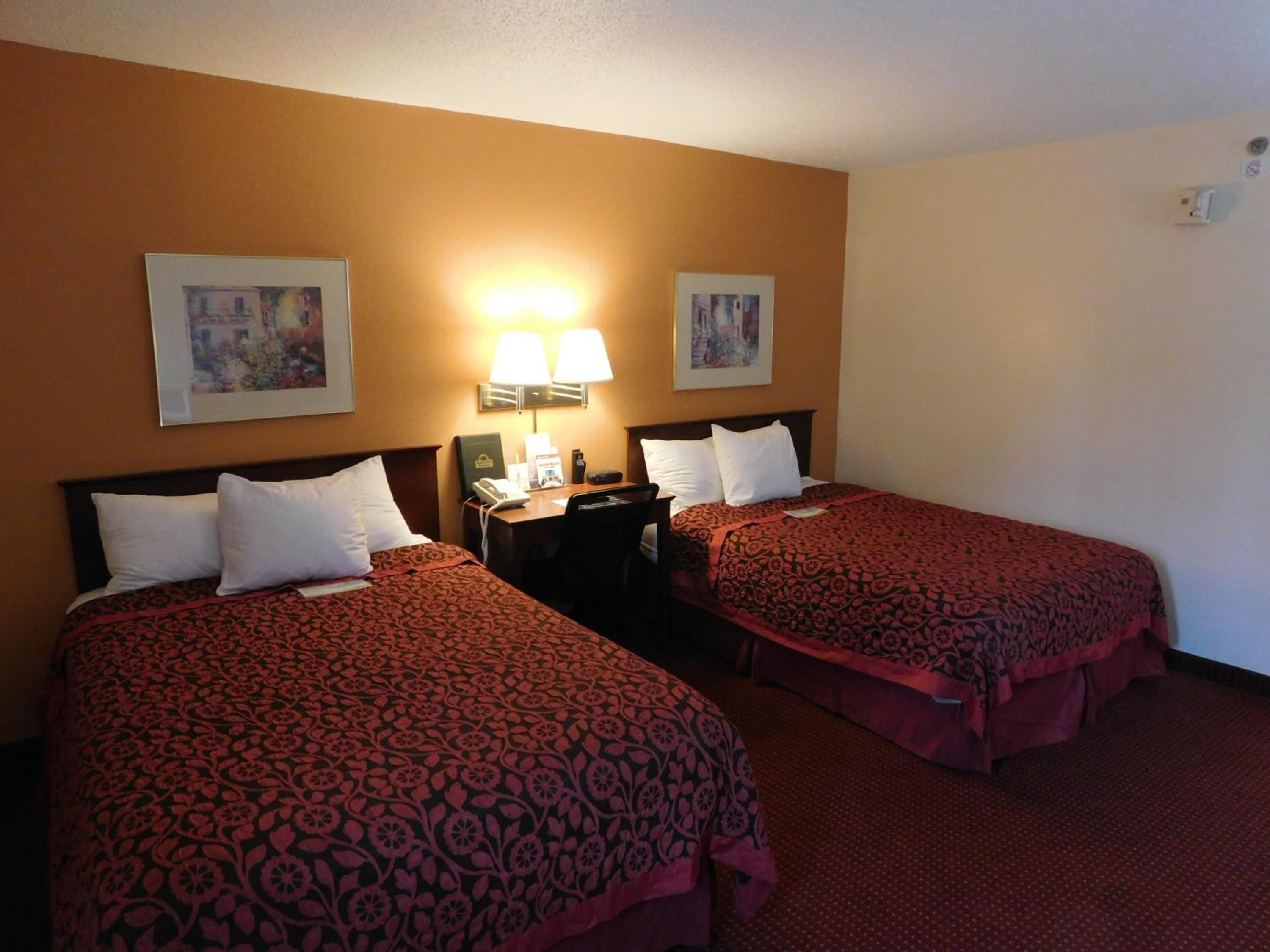 Deluxe Double Room with Two Double Beds - Non-Smoking - Photo 4
