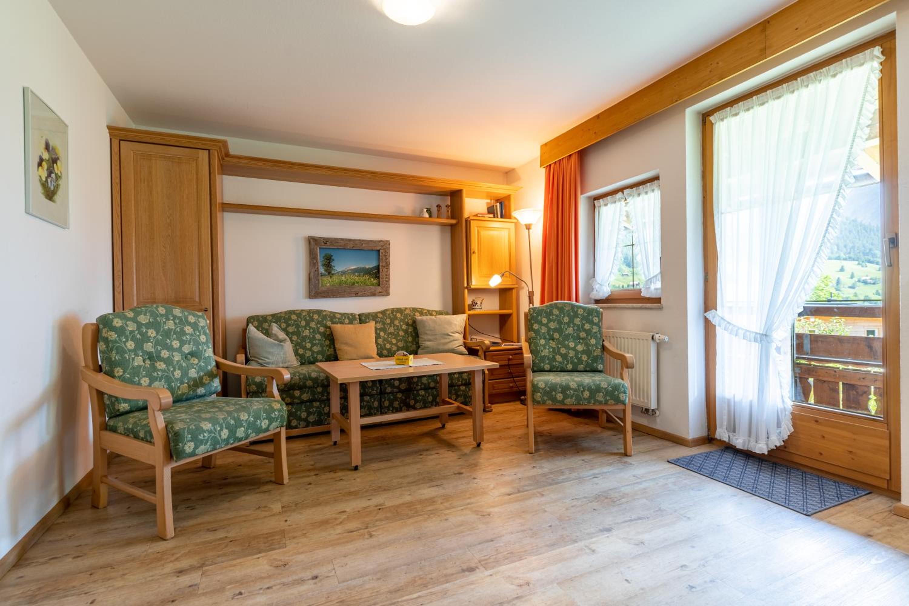 One-Bedroom Apartment with Balcony photo 2