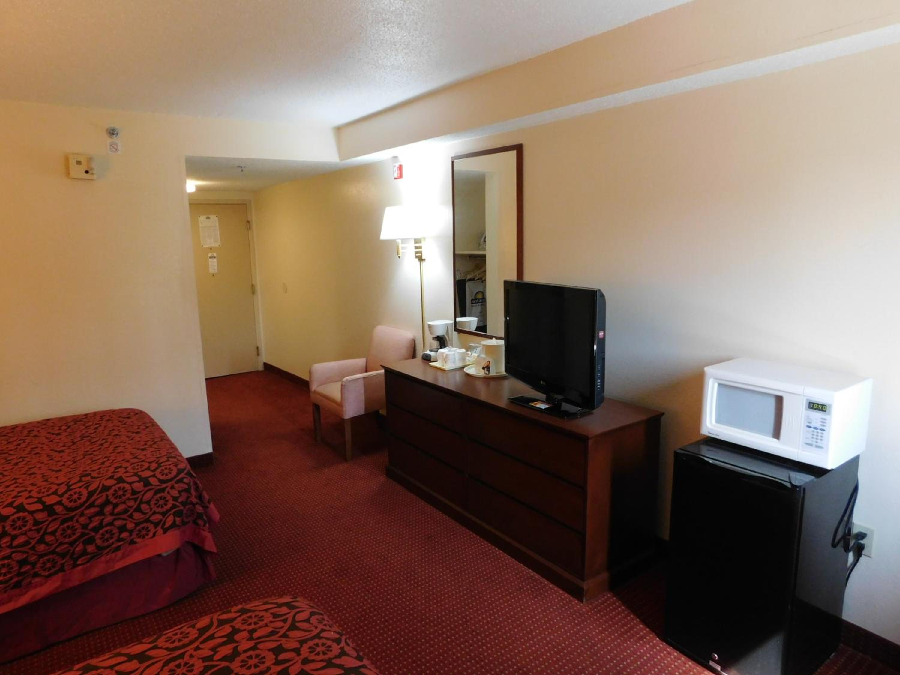 King Suite- Non-Smoking - Photo 4