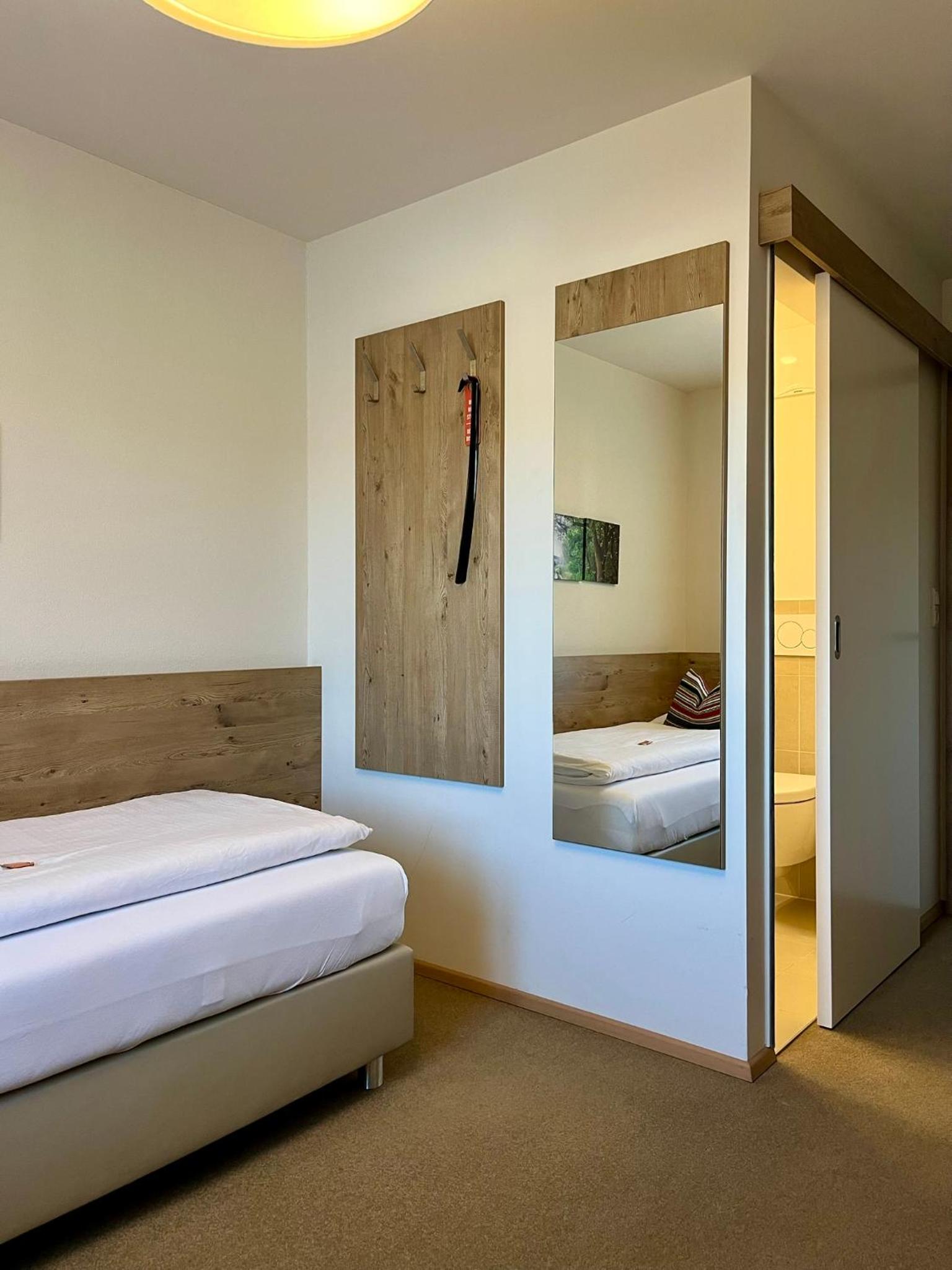 Single Room photo 3