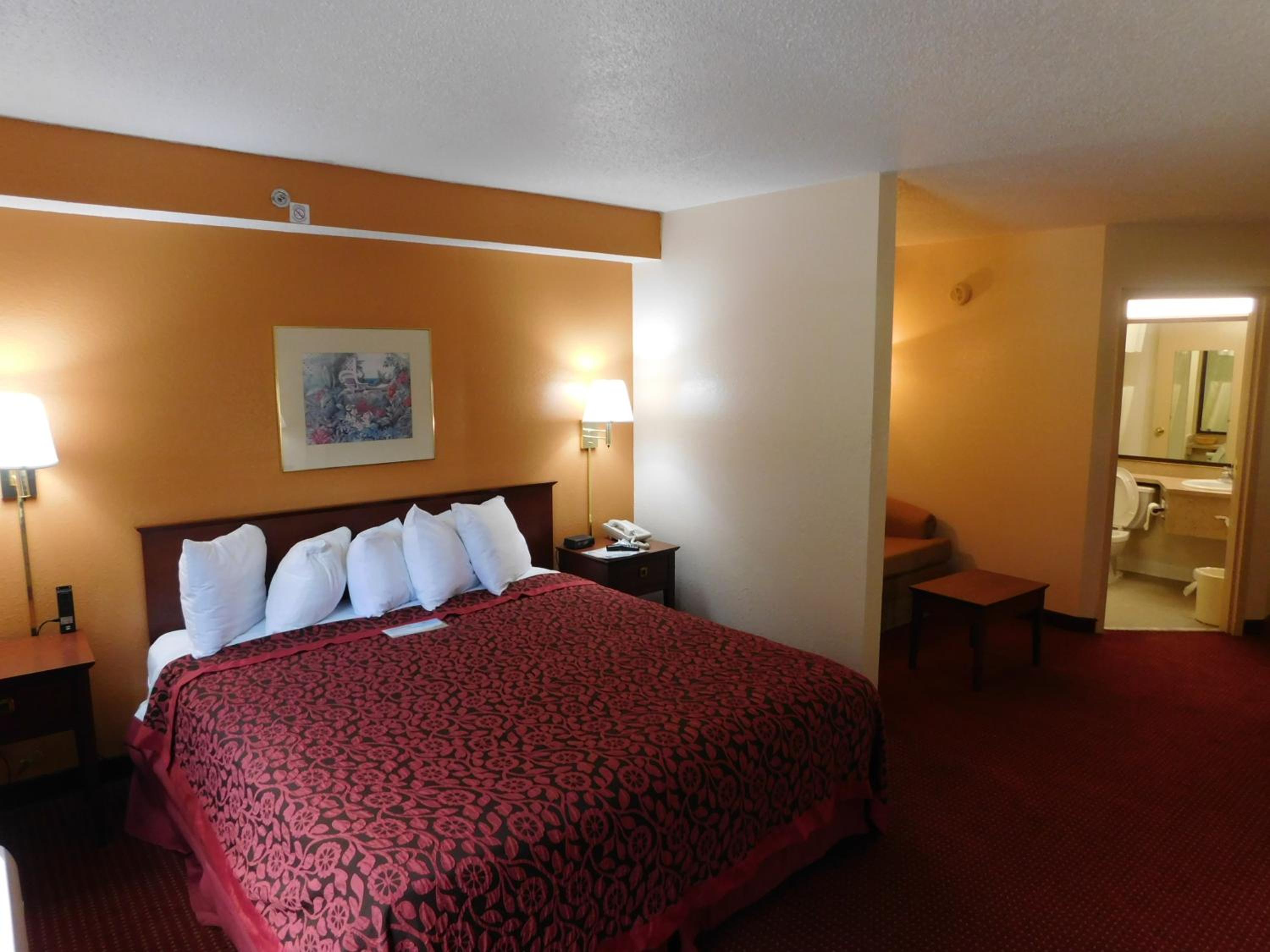 King Suite- Non-Smoking - Photo 1