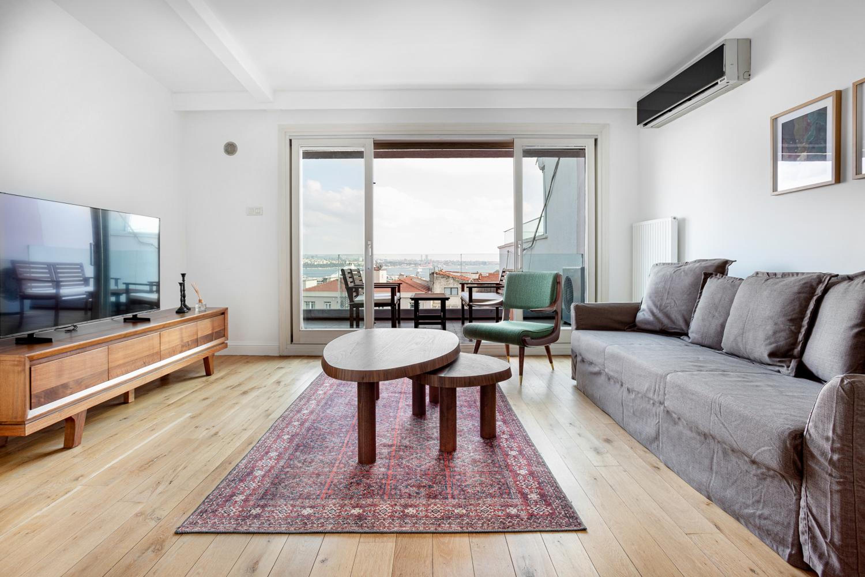 One-Bedroom Apartment with Sea View and Terrace photo 3
