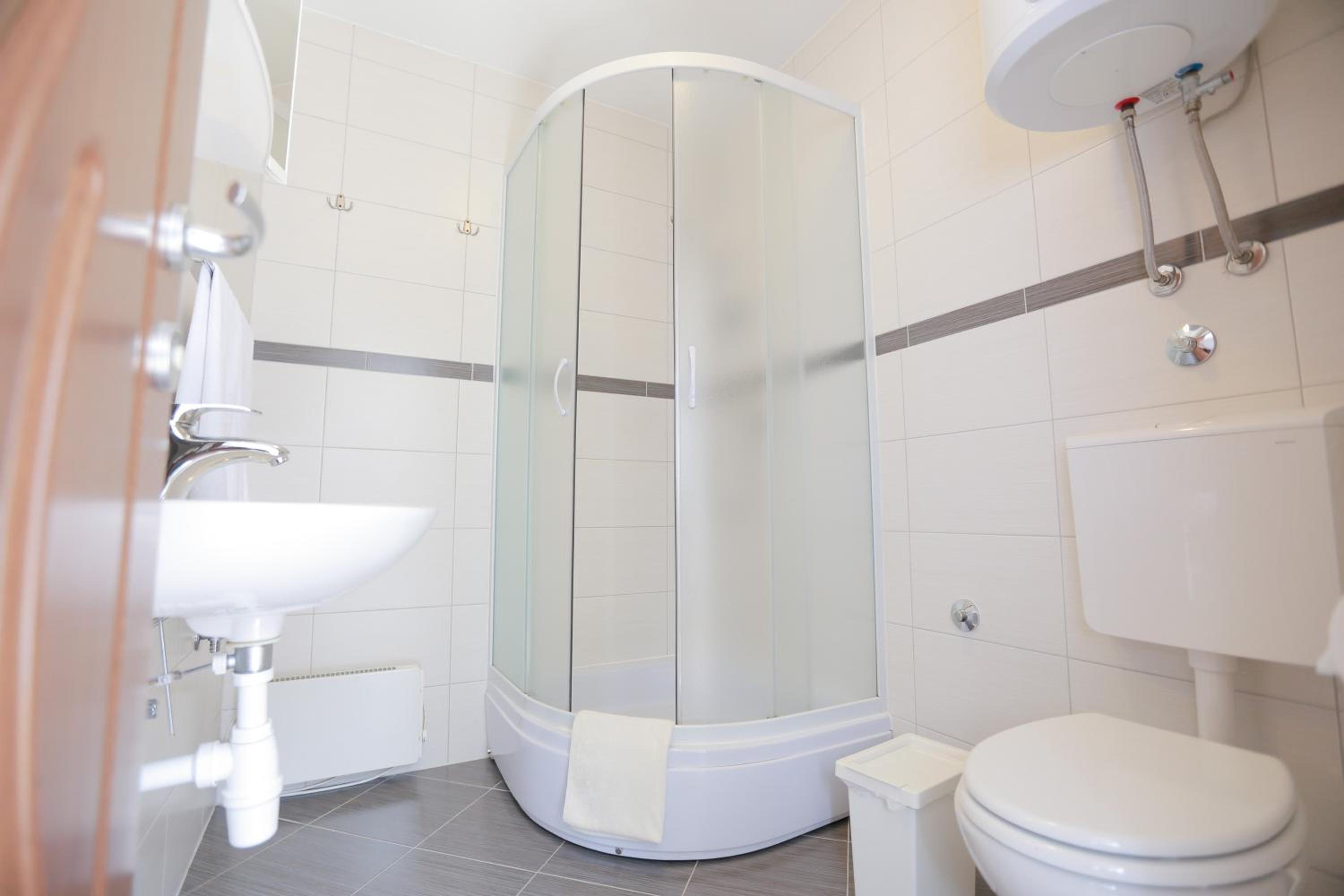 Triple Room - Photo 11