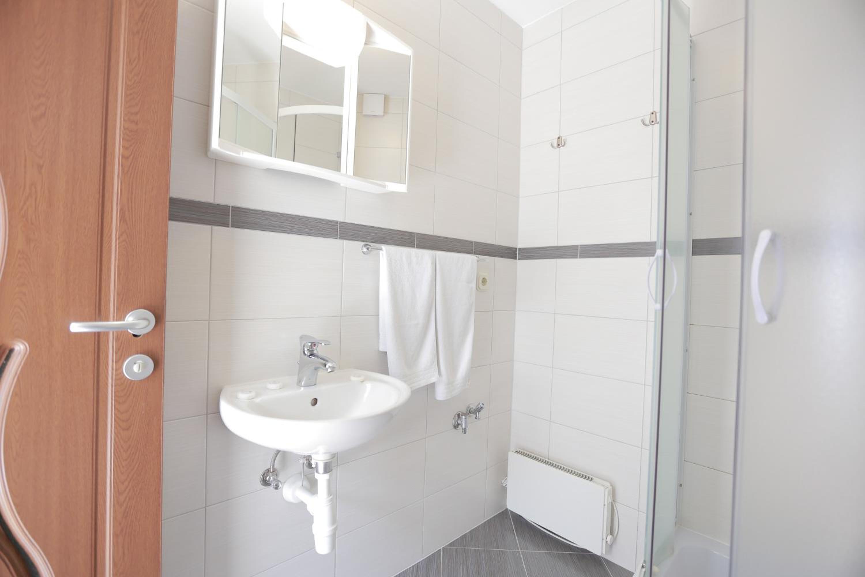 Triple Room - Photo 12