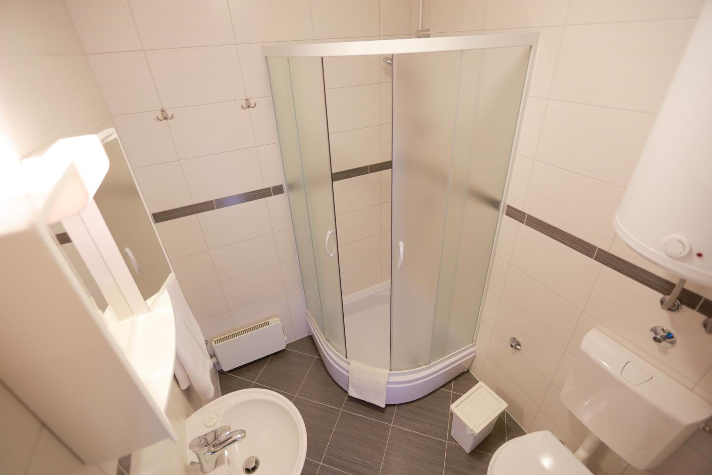 Triple Room - Photo 16