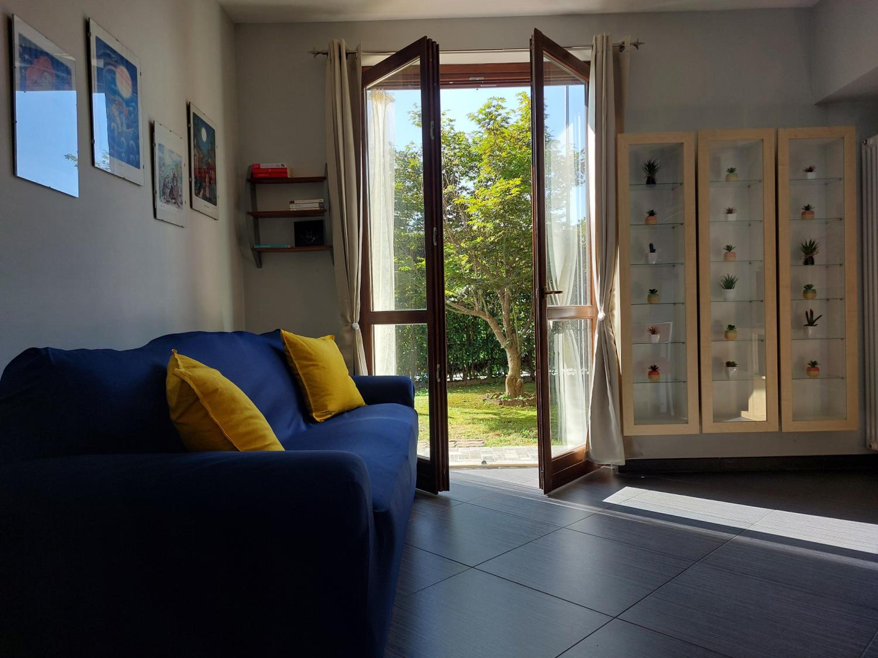 One-Bedroom Apartment photo 2