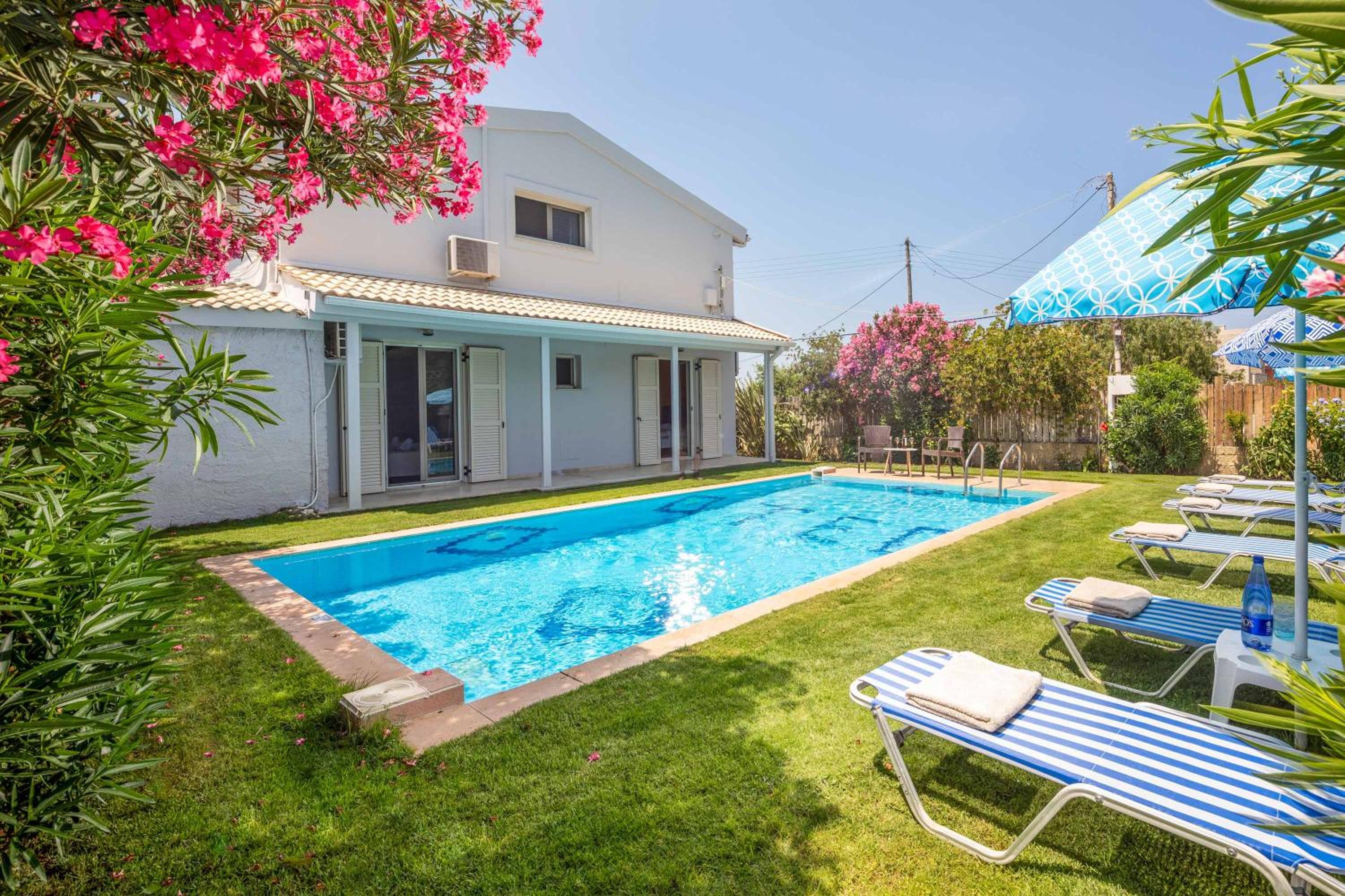 Four-Bedroom Villa photo 1