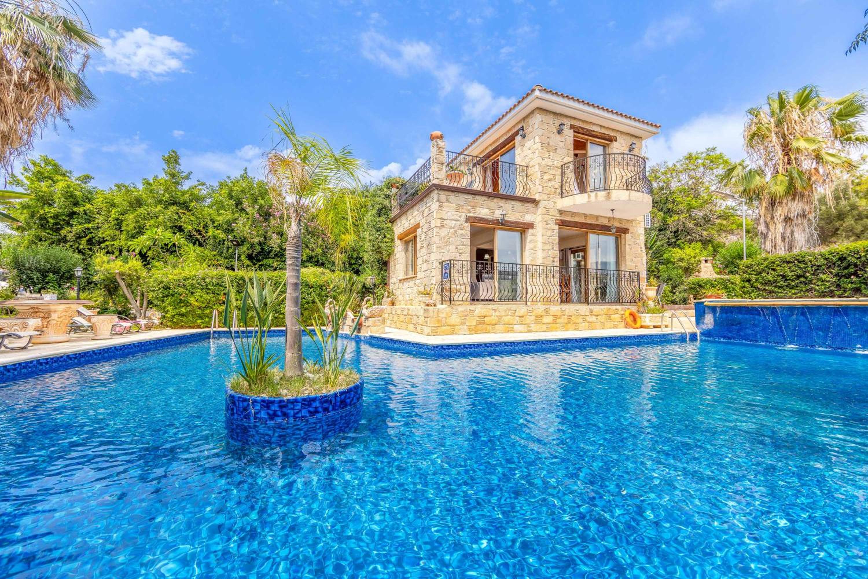 Three-Bedroom Villa photo 1