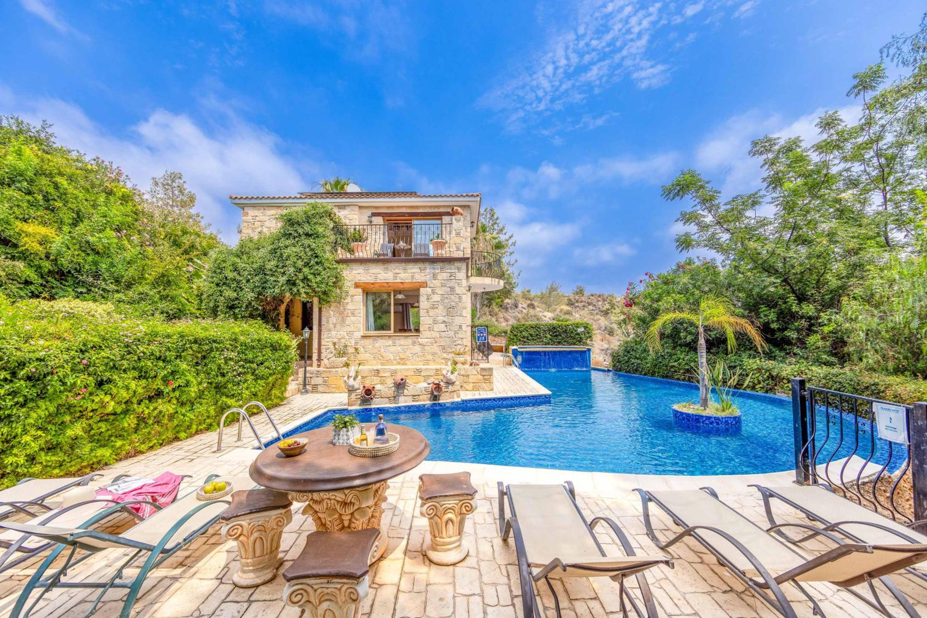 Three-Bedroom Villa photo 2